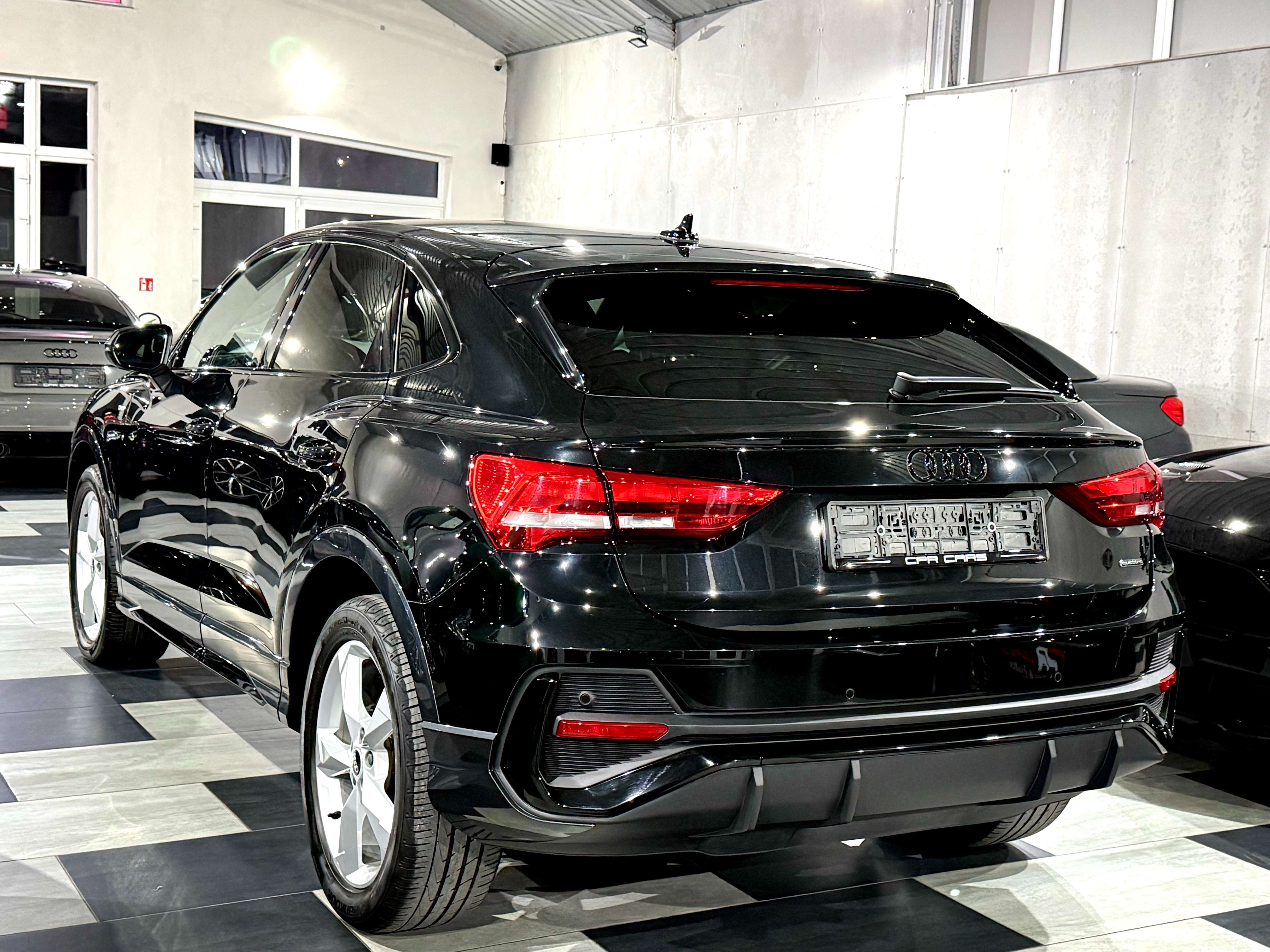 Audi Q3 Sportback 40 TFSI Quattro S line 1e Main Etat Neuf