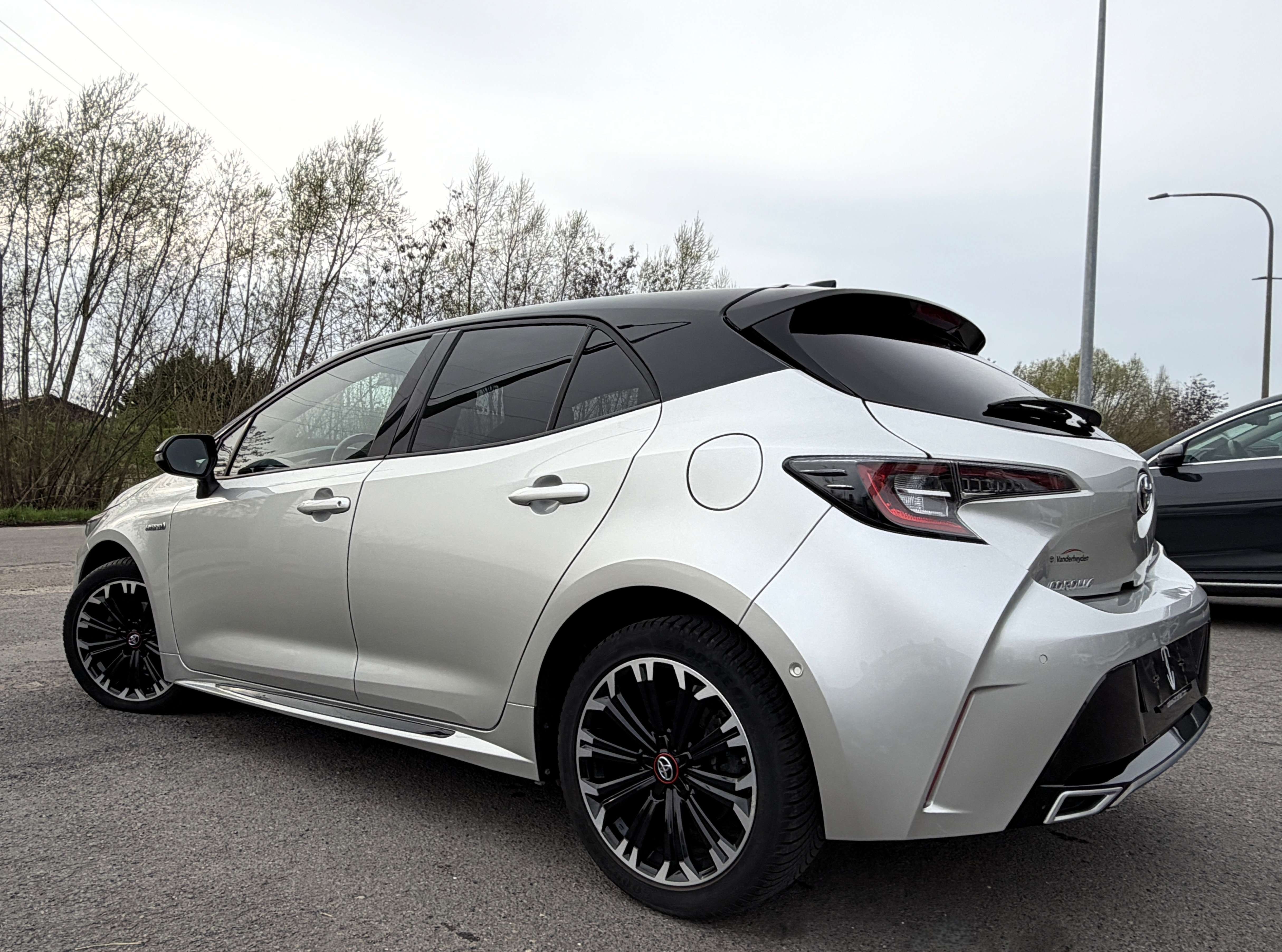 Toyota Corolla Hybrid 1.8 GR Sport e-CVT LED/CAMERA/NAVI/KEYLESS