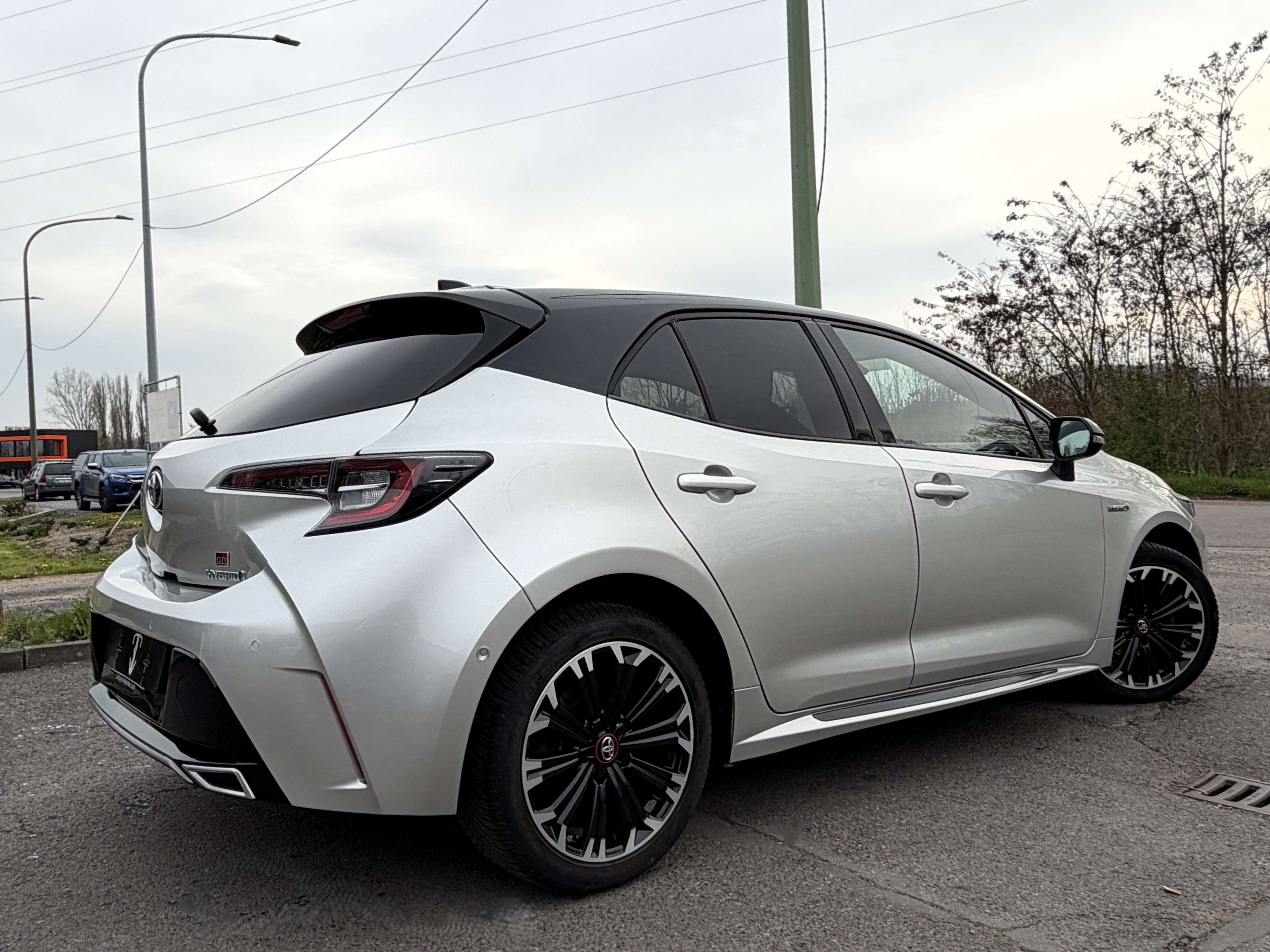 Toyota Corolla Hybrid 1.8 GR Sport e-CVT LED/CAMERA/NAVI/KEYLESS