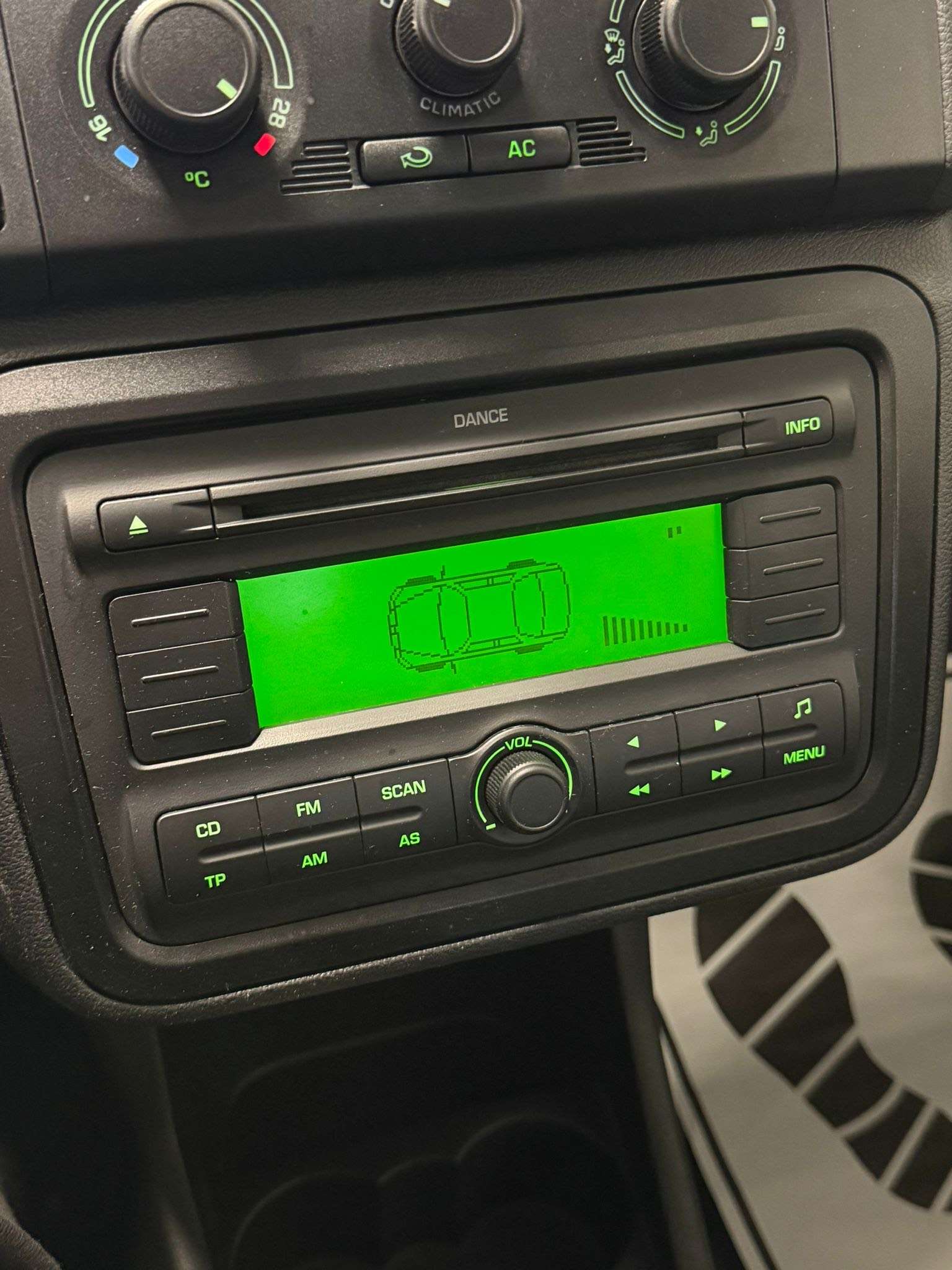 Skoda Fabia 1.2i Ambiente 1 Jaar garantie
