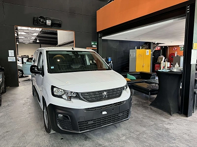 Peugeot Partner 1.5  AUTOMATIQUE - 1.742 KM ! UTILITAIRE - LIM/REG
