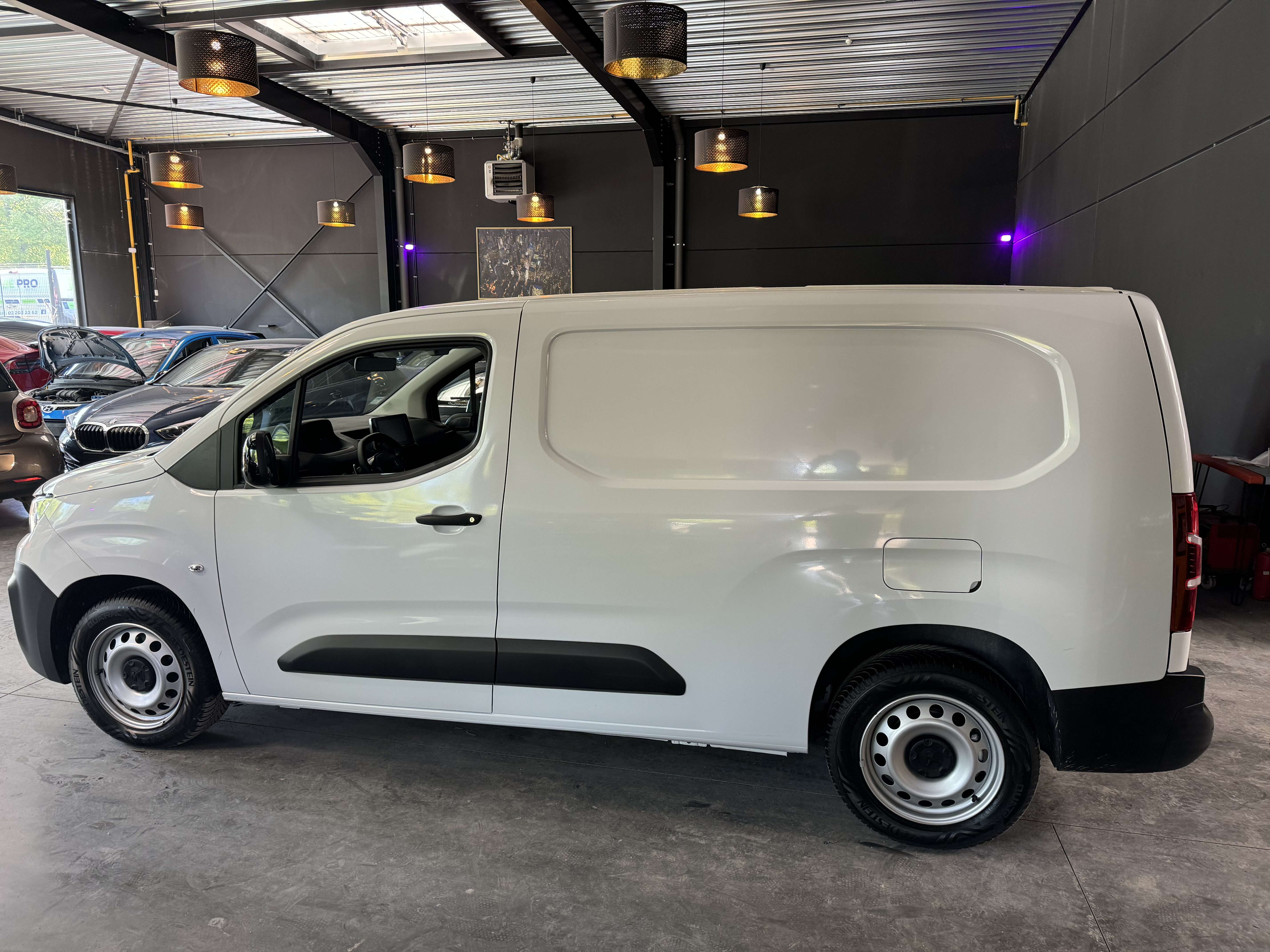 Peugeot Partner 1.5  AUTOMATIQUE - 1.742 KM ! UTILITAIRE - LIM/REG