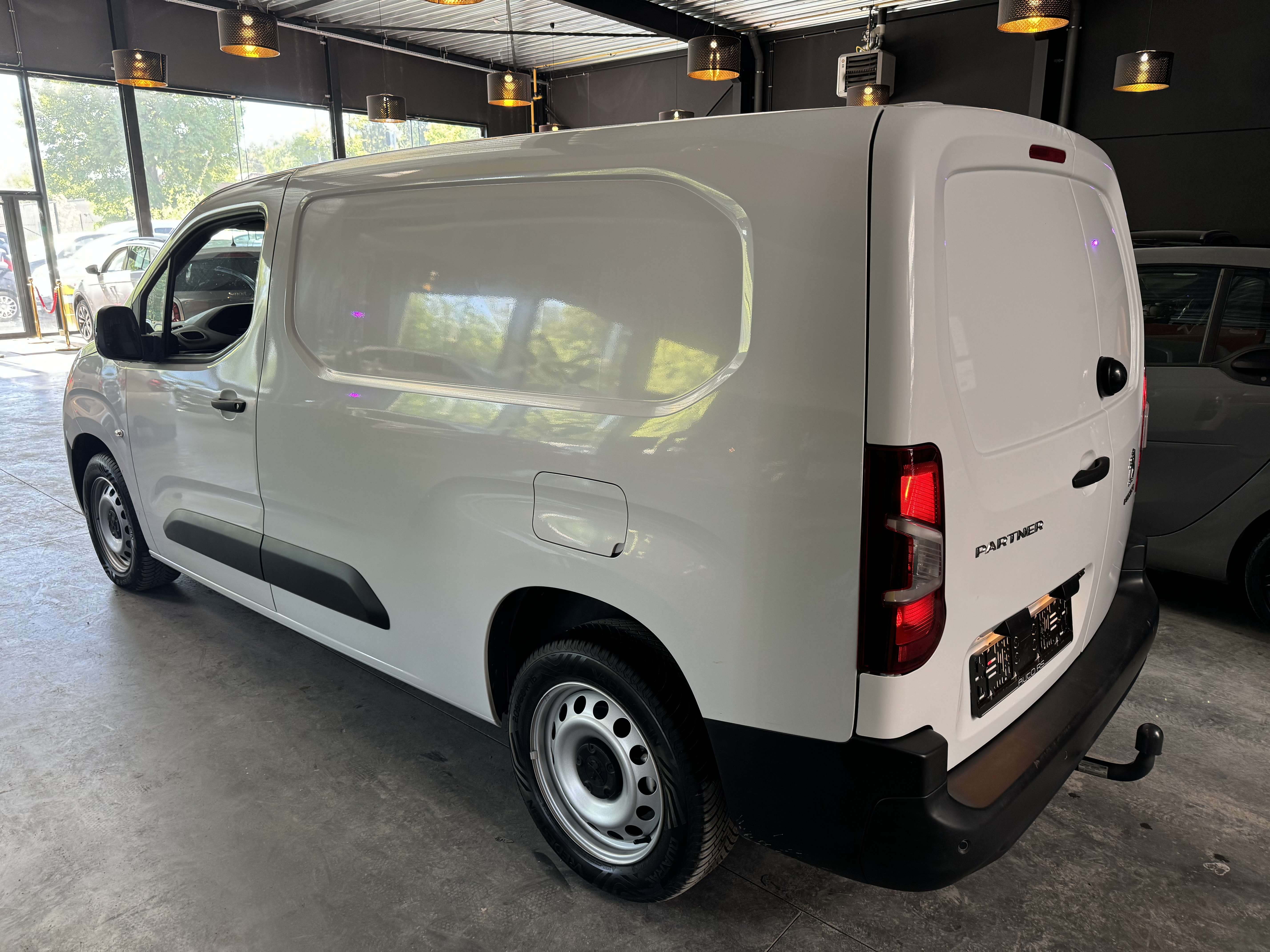 Peugeot Partner 1.5  AUTOMATIQUE - 1.742 KM ! UTILITAIRE - LIM/REG