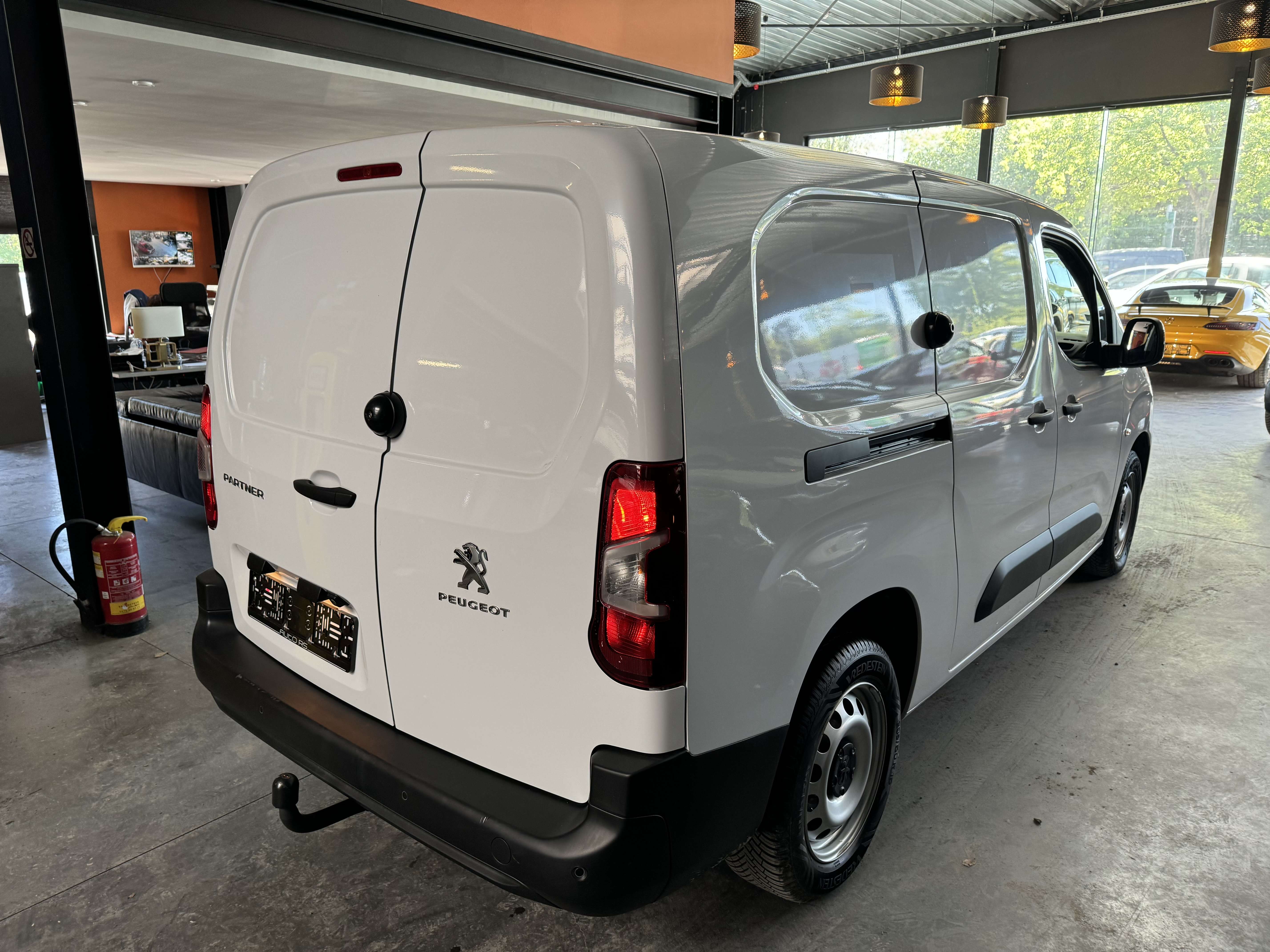 Peugeot Partner 1.5  AUTOMATIQUE - 1.742 KM ! UTILITAIRE - LIM/REG