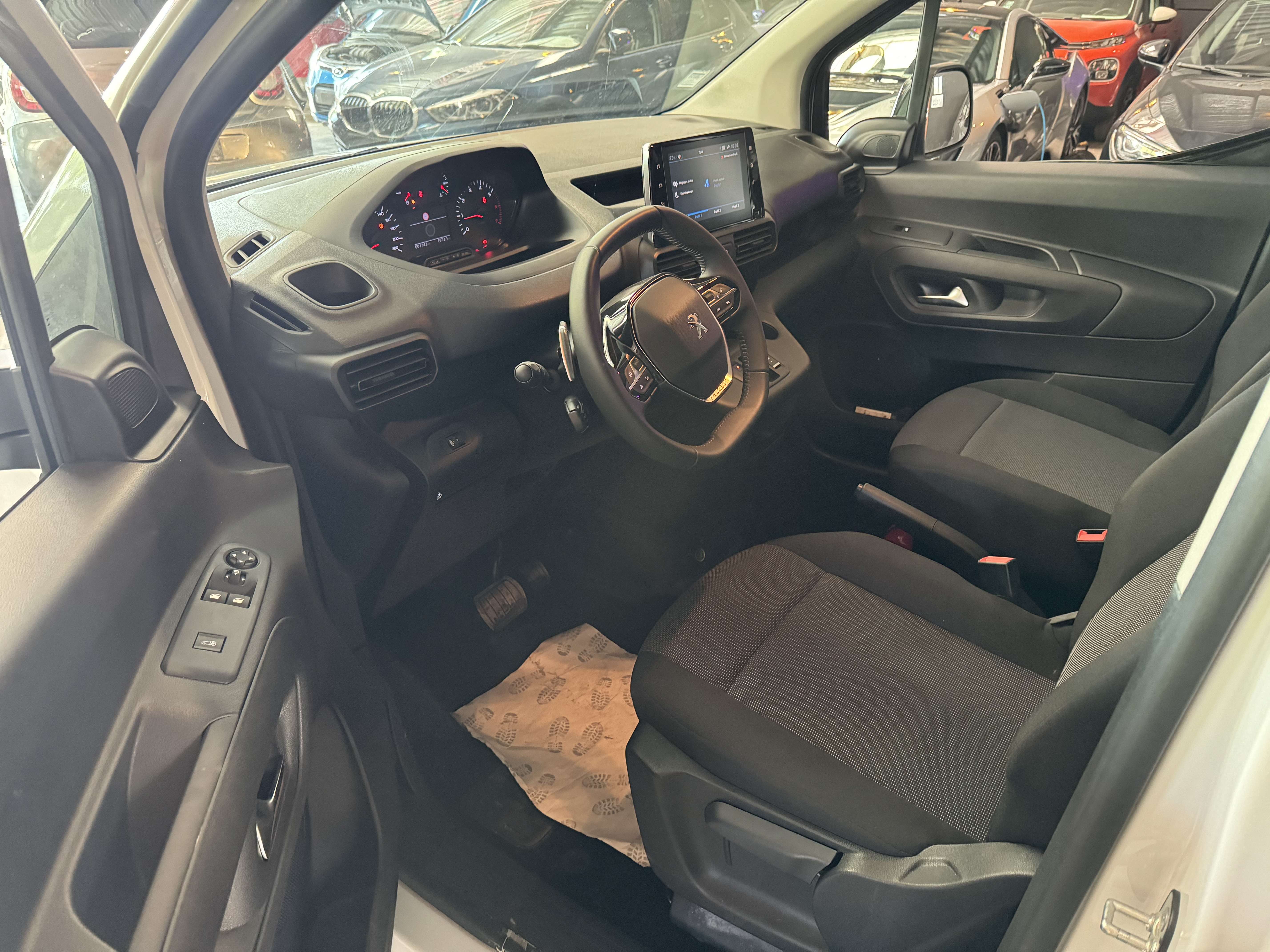 Peugeot Partner 1.5  AUTOMATIQUE - 1.742 KM ! UTILITAIRE - LIM/REG