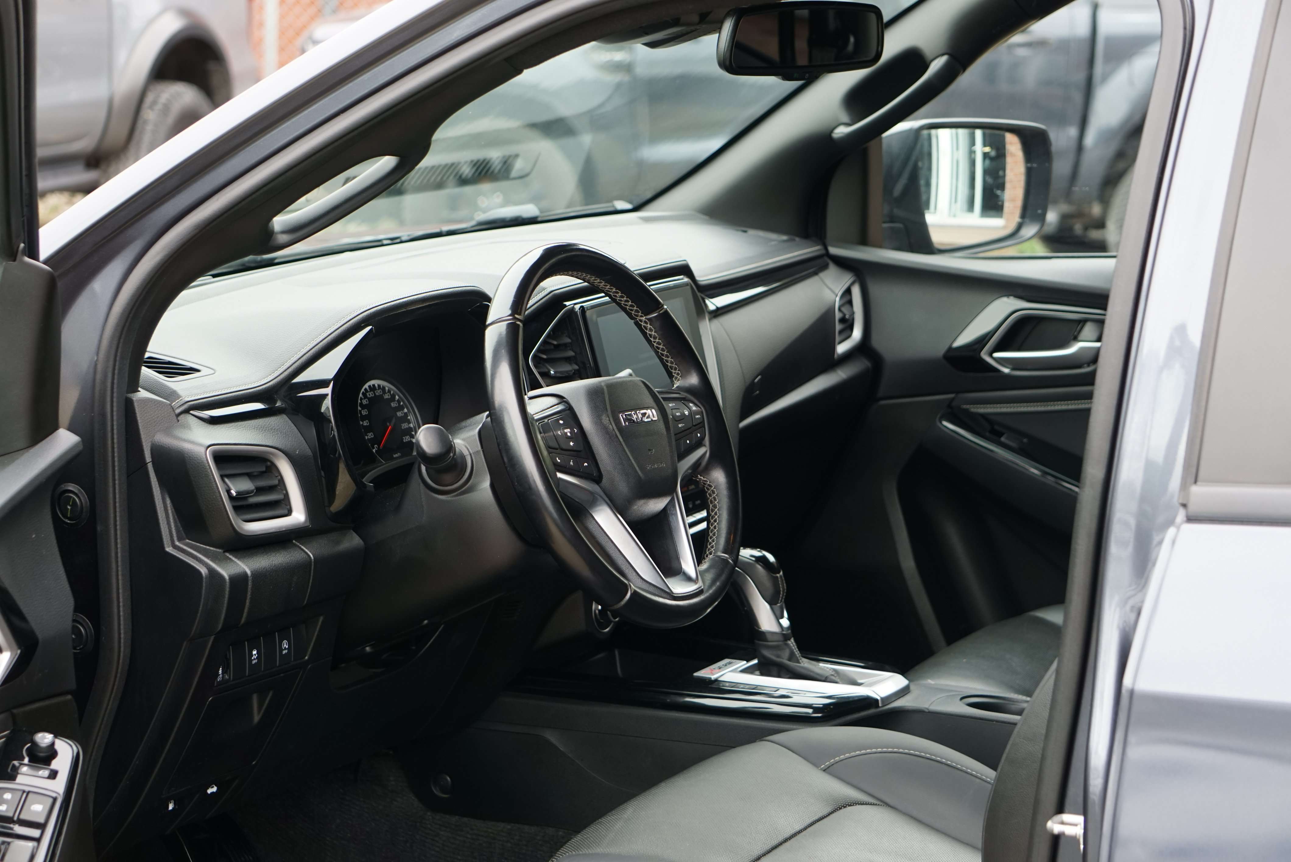 Isuzu D-Max 1.9 TURBO D 4WD X-SERIES HARDTOP CARPLAY CARNET COMPLET