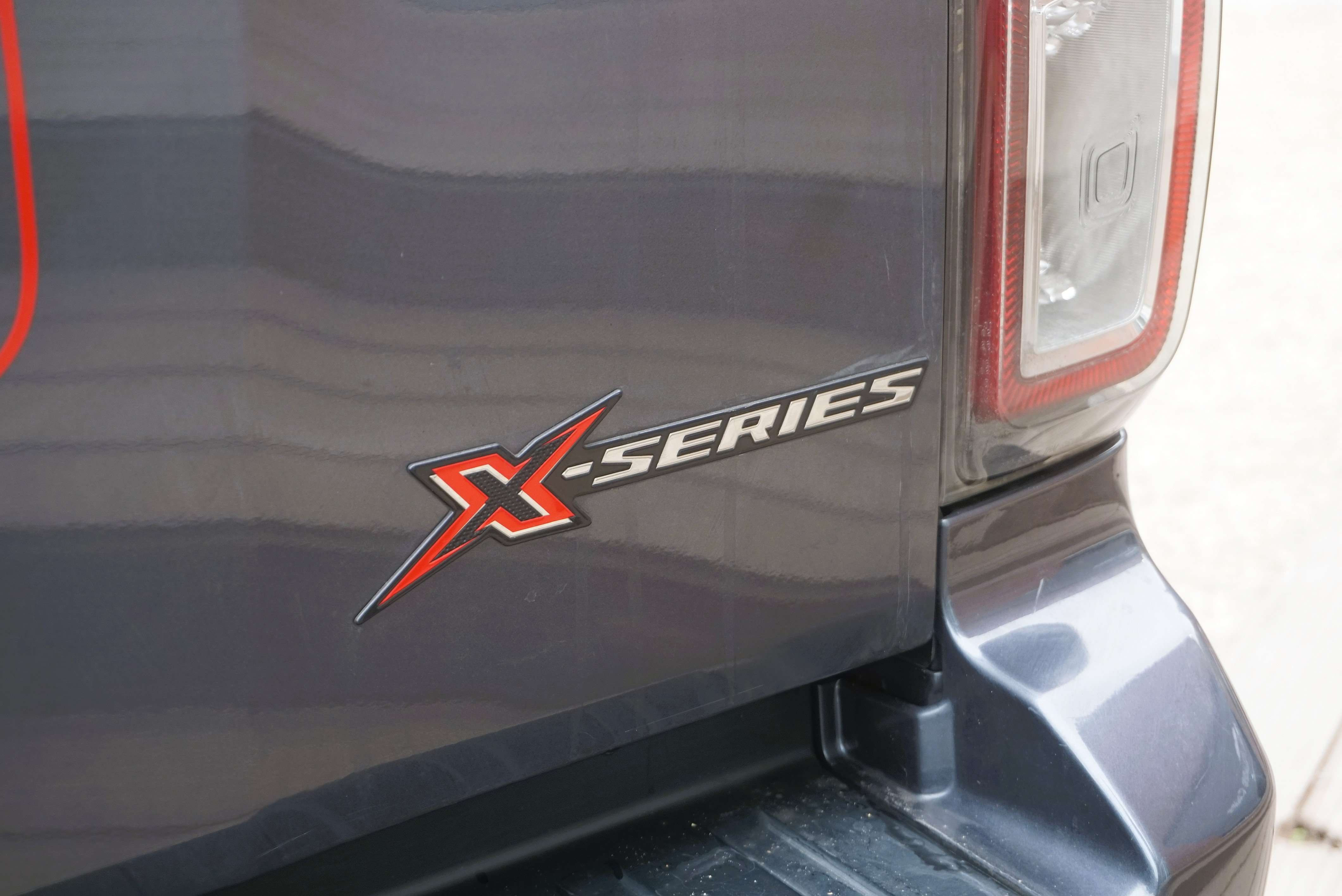 Isuzu D-Max 1.9 TURBO D 4WD X-SERIES HARDTOP CARPLAY CARNET COMPLET
