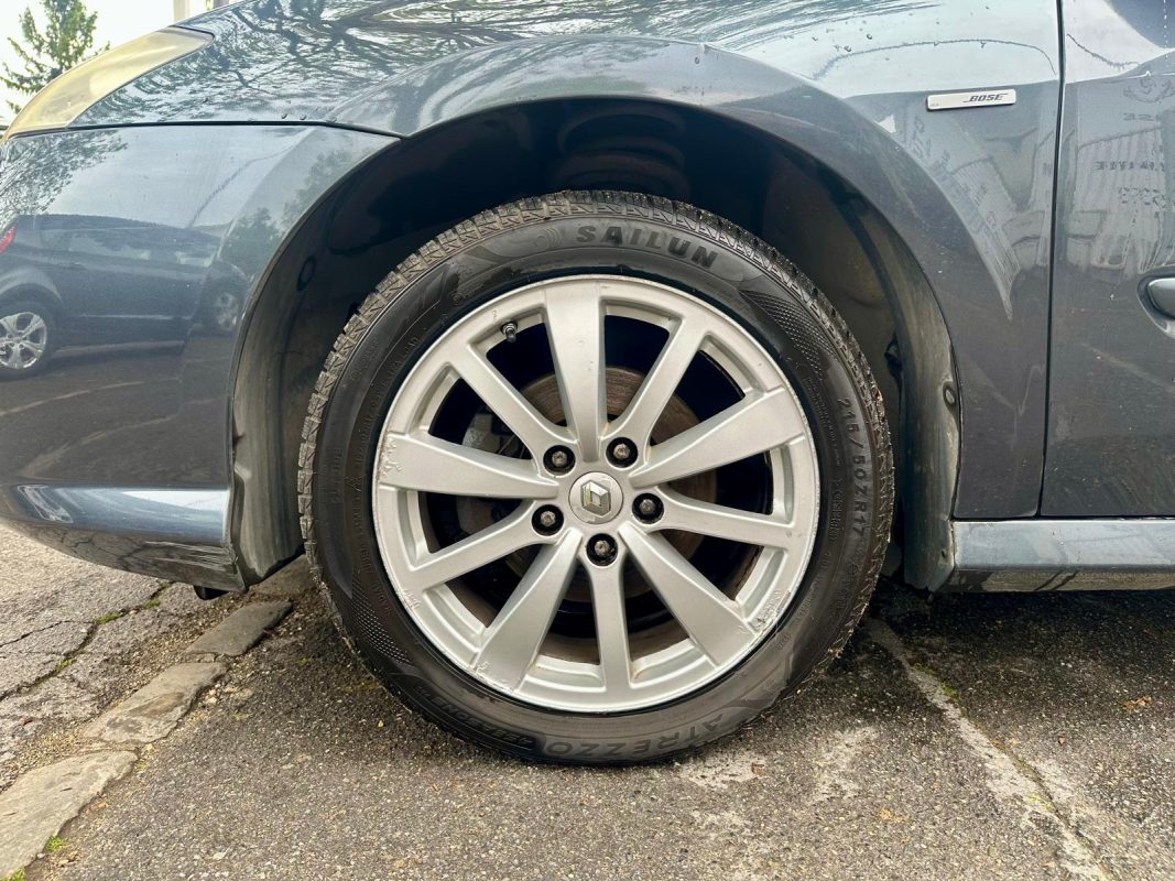 Renault Laguna III 1.5 dCi 110 BOSE EDITION