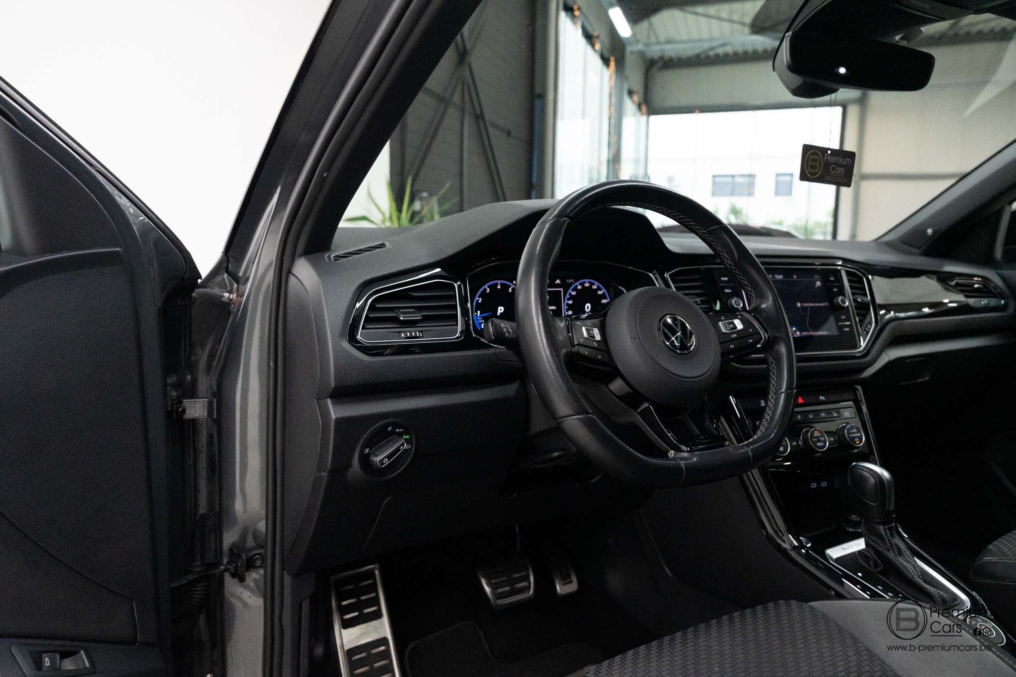 Volkswagen T-Roc R 2.0tsi 4 motion! Full, Akrapovic, Pano, garantie!