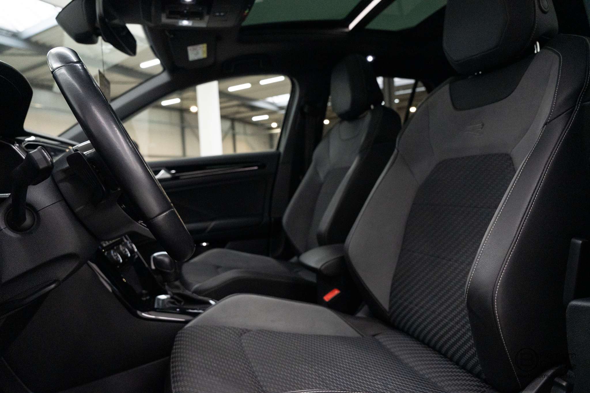 Volkswagen T-Roc R 2.0tsi 4 motion! Full, Akrapovic, Pano, garantie!