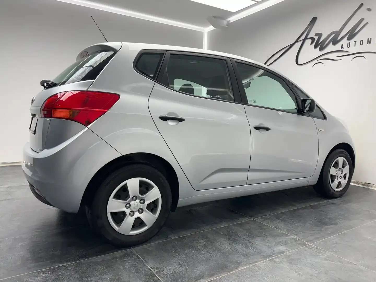 Kia Venga 1.4i *PHARE AUTO*GARANTIE 12 MOIS*