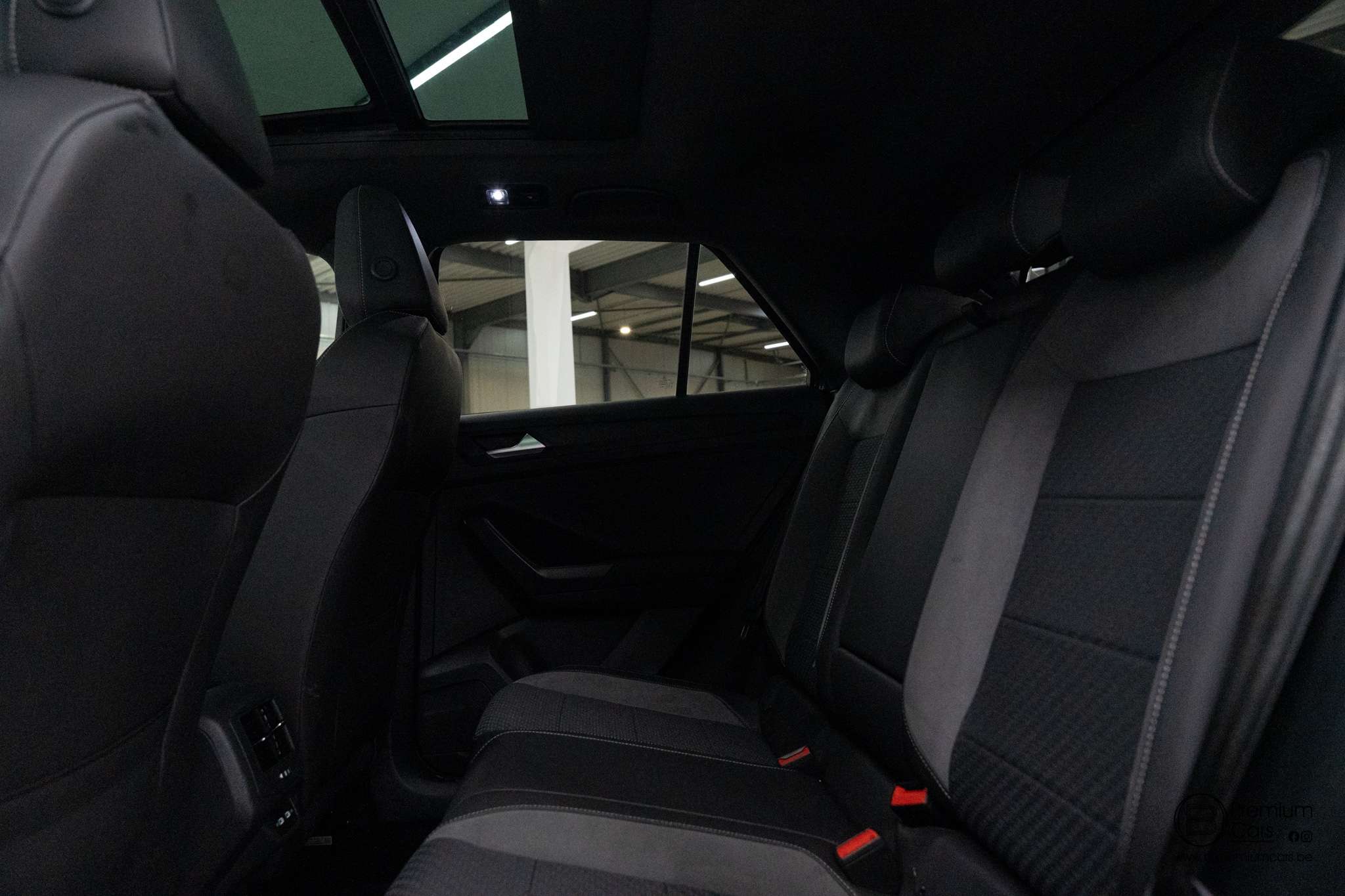 Volkswagen T-Roc R 2.0tsi 4 motion! Full, Akrapovic, Pano, garantie!
