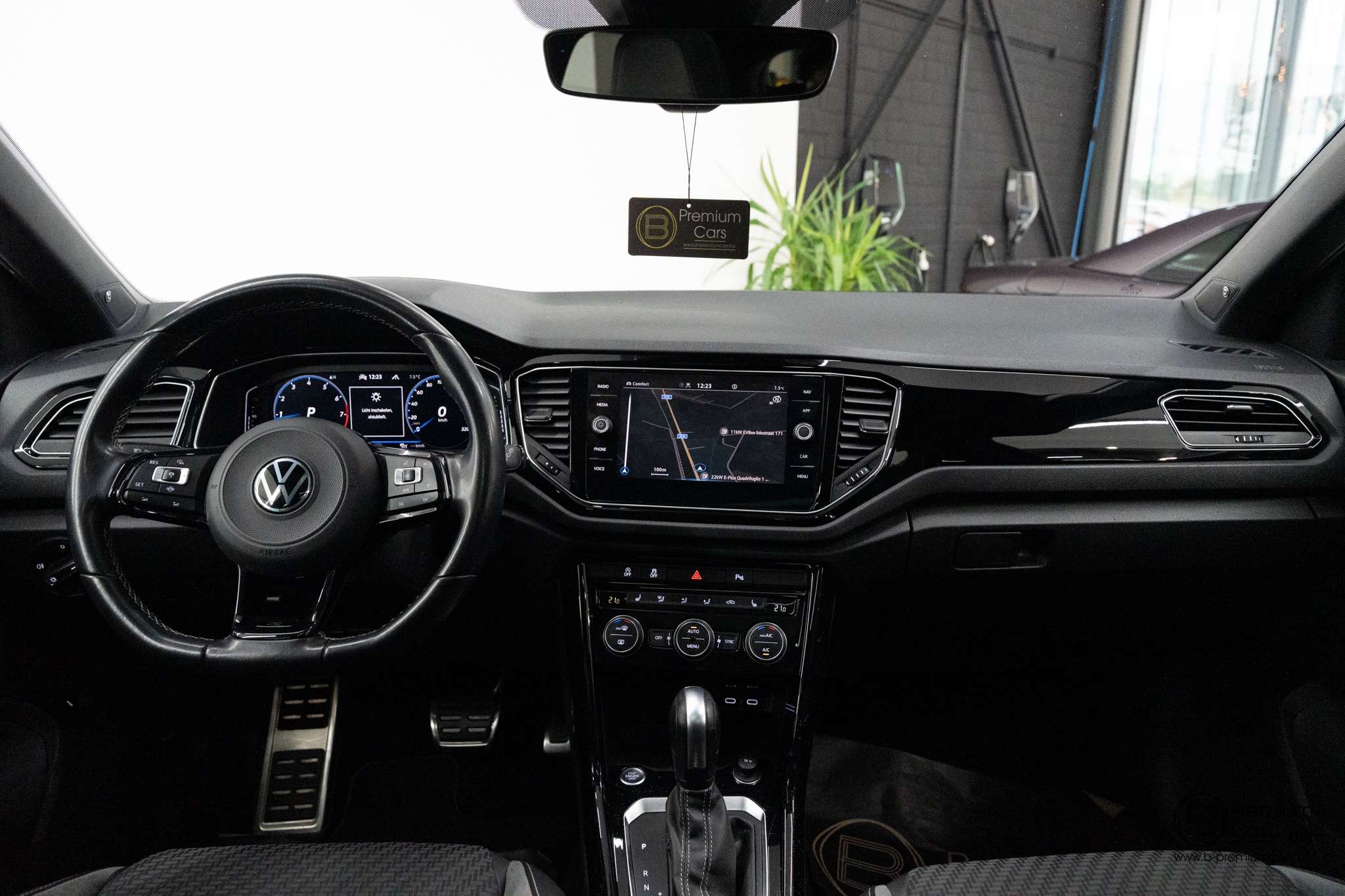 Volkswagen T-Roc R 2.0tsi 4 motion! Full, Akrapovic, Pano, garantie!