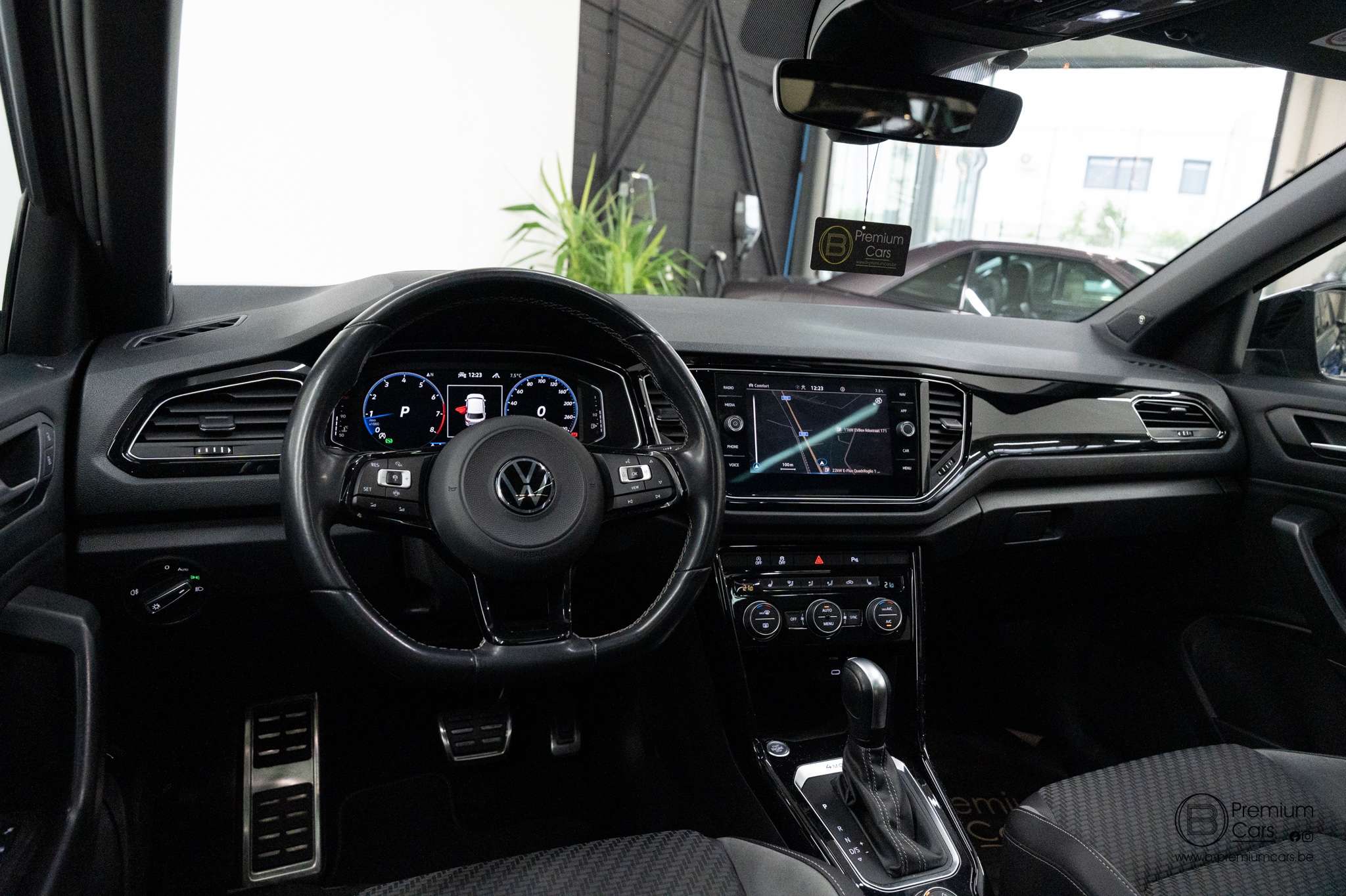 Volkswagen T-Roc R 2.0tsi 4 motion! Full, Akrapovic, Pano, garantie!