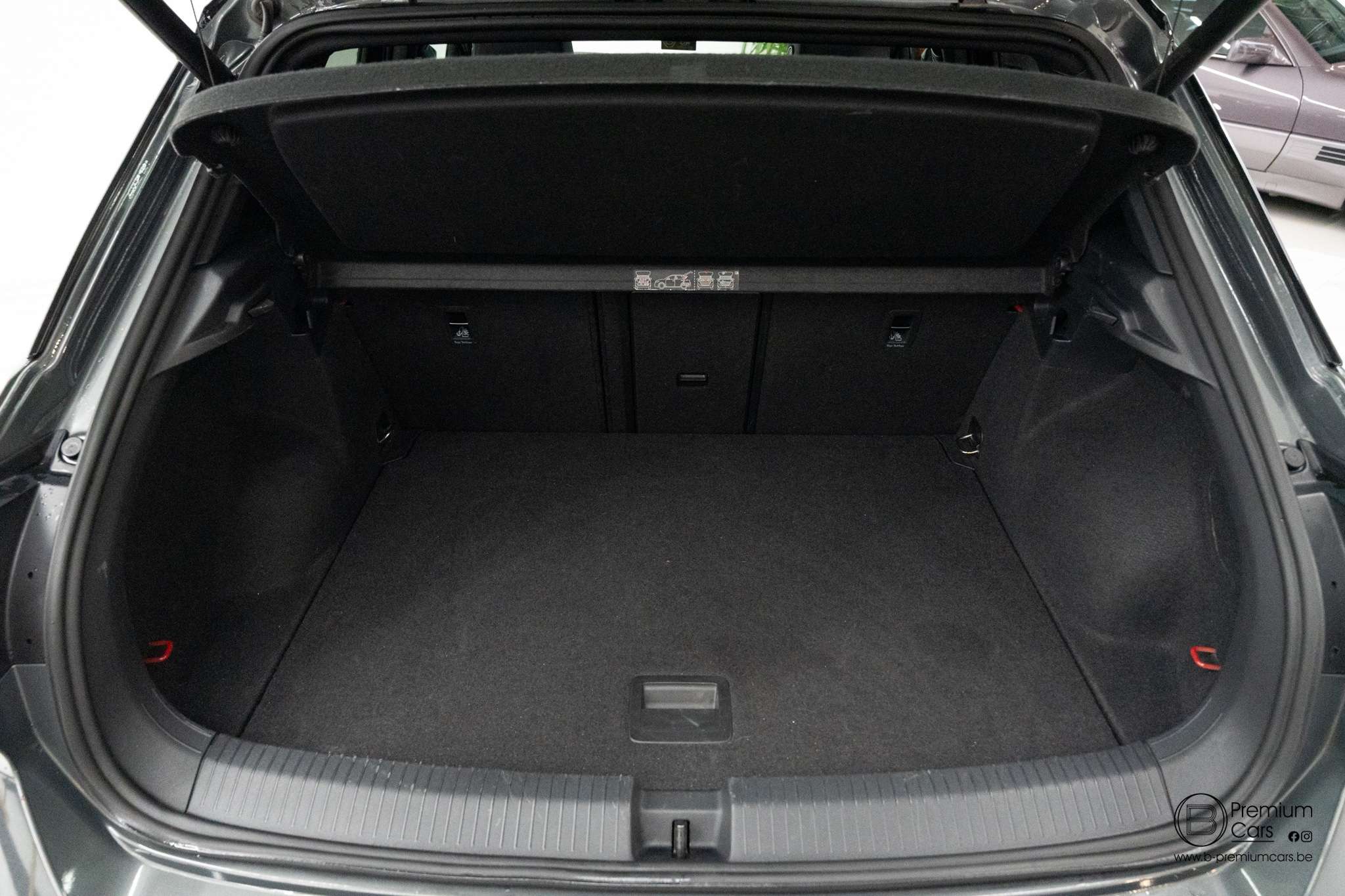 Volkswagen T-Roc R 2.0tsi 4 motion! Full, Akrapovic, Pano, garantie!
