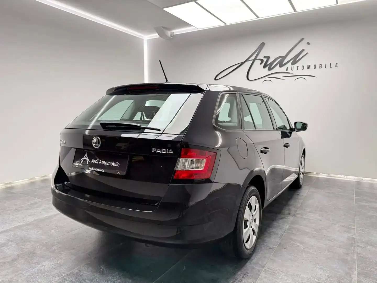 Skoda Fabia SW 1.0i *BLUETOOTH*CAPTEUR*AIRCO*1ER PROPRIO*GARANTIE*