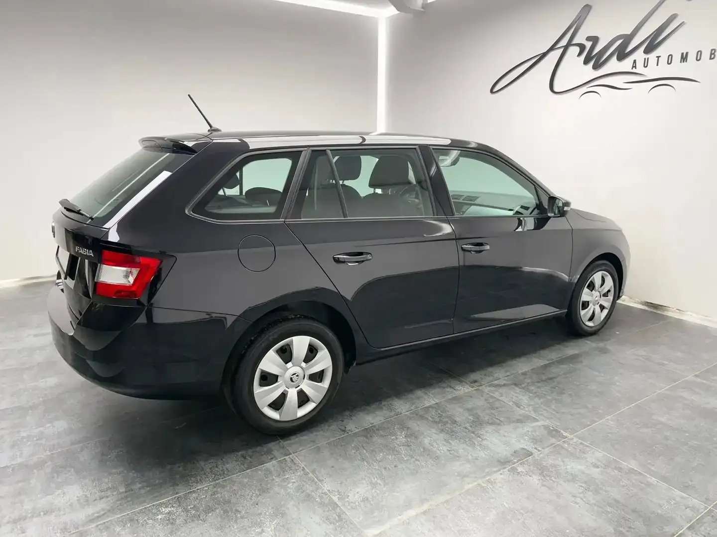Skoda Fabia SW 1.0i *BLUETOOTH*CAPTEUR*AIRCO*1ER PROPRIO*GARANTIE*