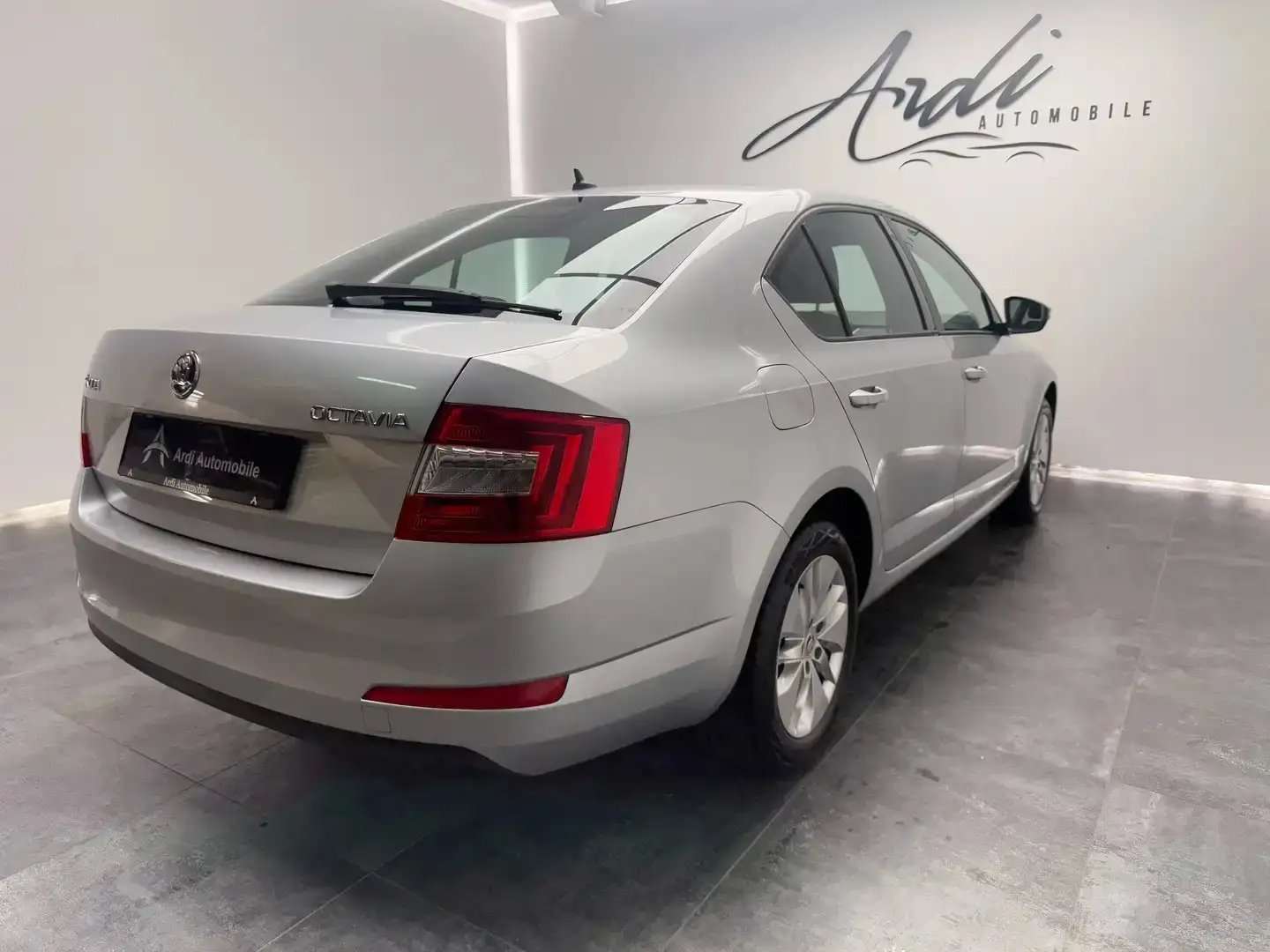 Skoda Octavia 1.2 TSI *CAPTEUR AR*AIRCO*1ER PROPRIO*GARANTIE*