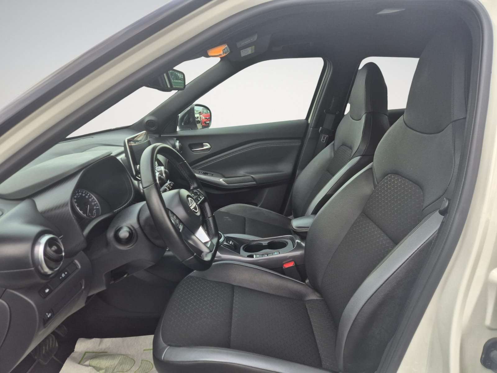 Nissan Juke 1.6i HYBRIDE 69 KW 2WD N-Connecta Xtronic / Carplay / Camera / Navigation / Garantie 12 Mois