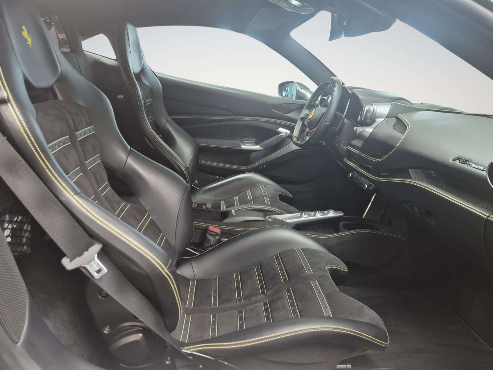 Ferrari F8 Tributo 3.9 V8 BiTurbo F1 / CARBON / GARANTIE 12 MOIS / CARNET COMPLET / ETAT NEUVE /