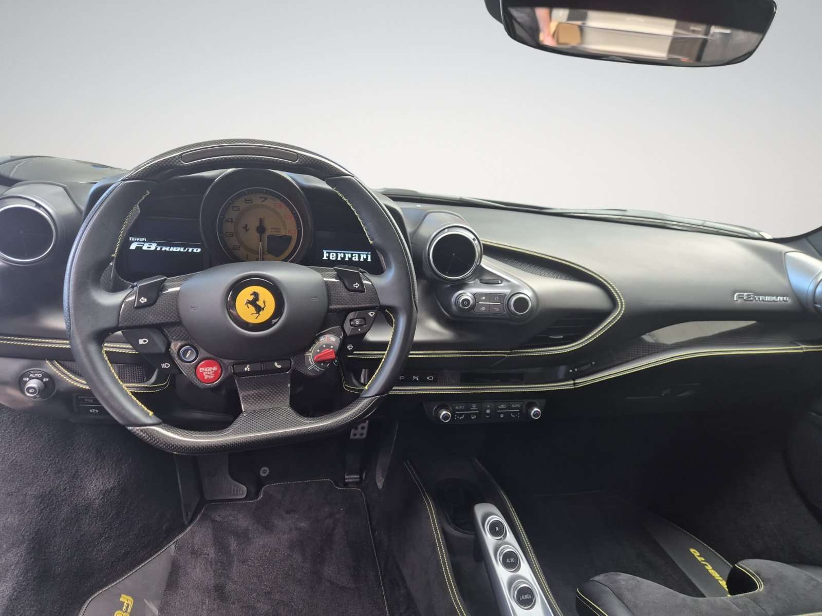 Ferrari F8 Tributo 3.9 V8 BiTurbo F1 / CARBON / GARANTIE 12 MOIS / CARNET COMPLET / ETAT NEUVE /