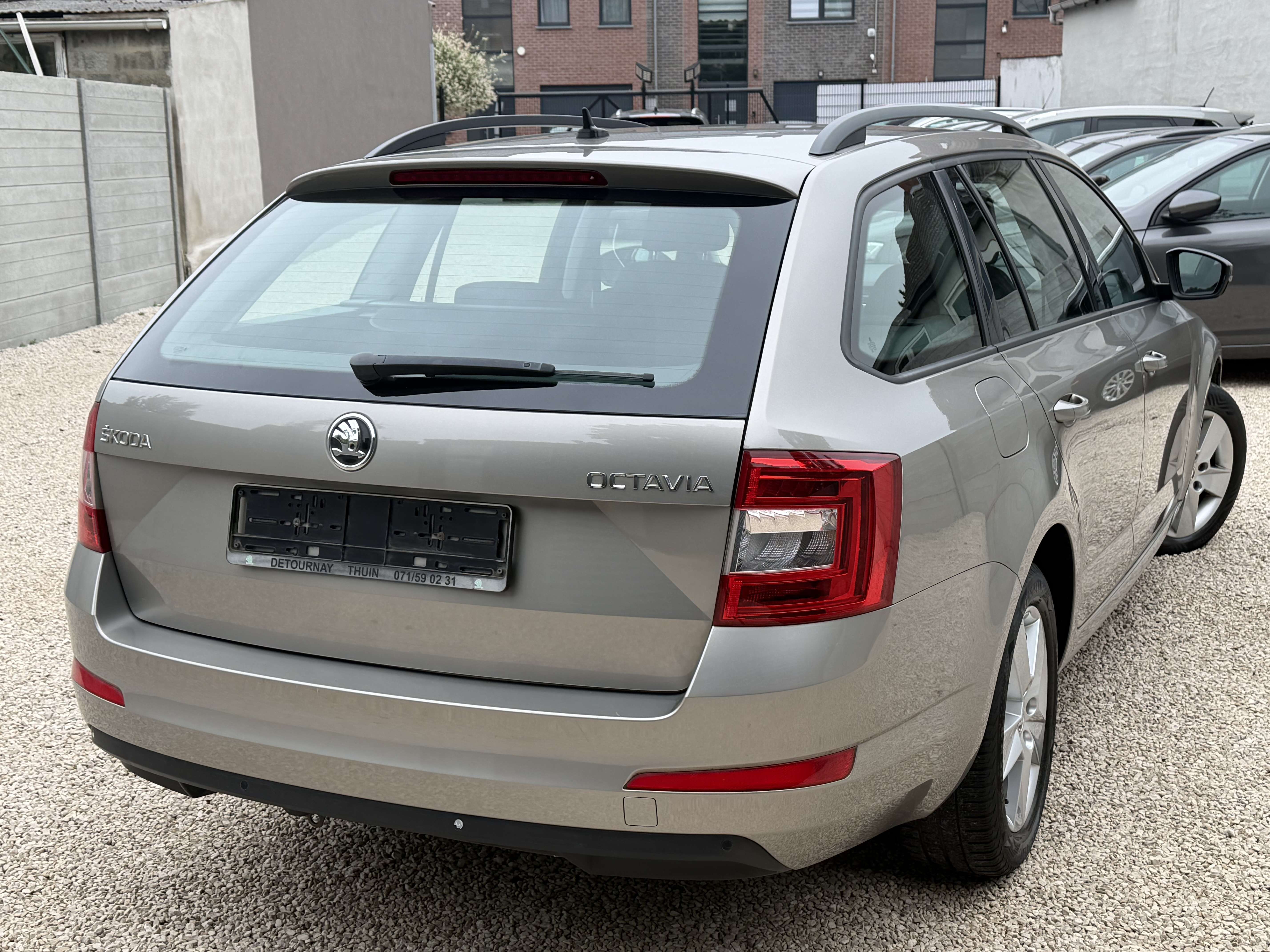 Skoda Octavia Octavia SW 1.6 CR TDi ° NAVI ° JANTES ° PDC ° 1e M