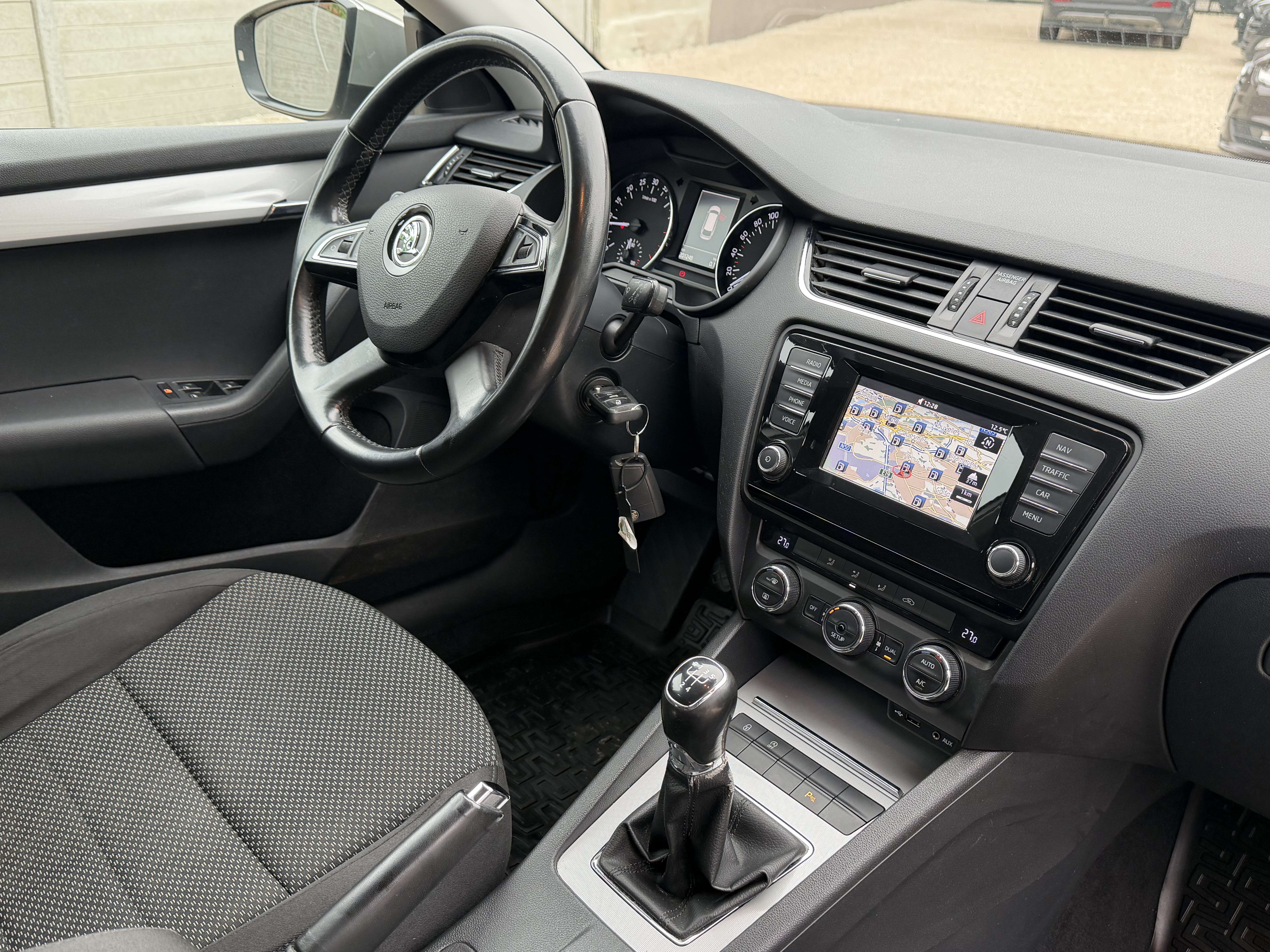 Skoda Octavia Octavia SW 1.6 CR TDi ° NAVI ° JANTES ° PDC ° 1e M