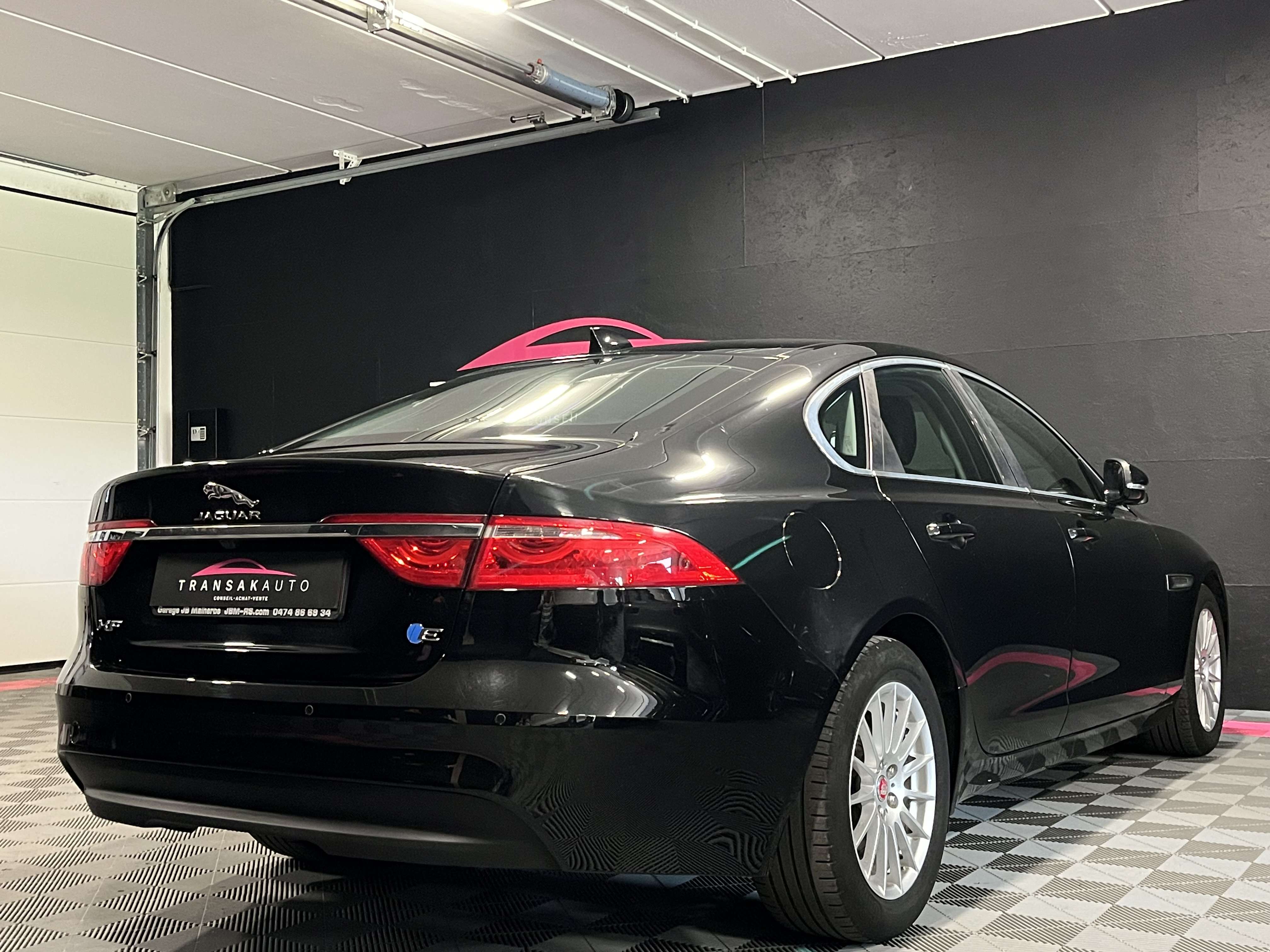 Jaguar XF 2.0 D E-Performance Business Ed. R-Sport.— Cuir — Sièges électriques — Caméra — GPS