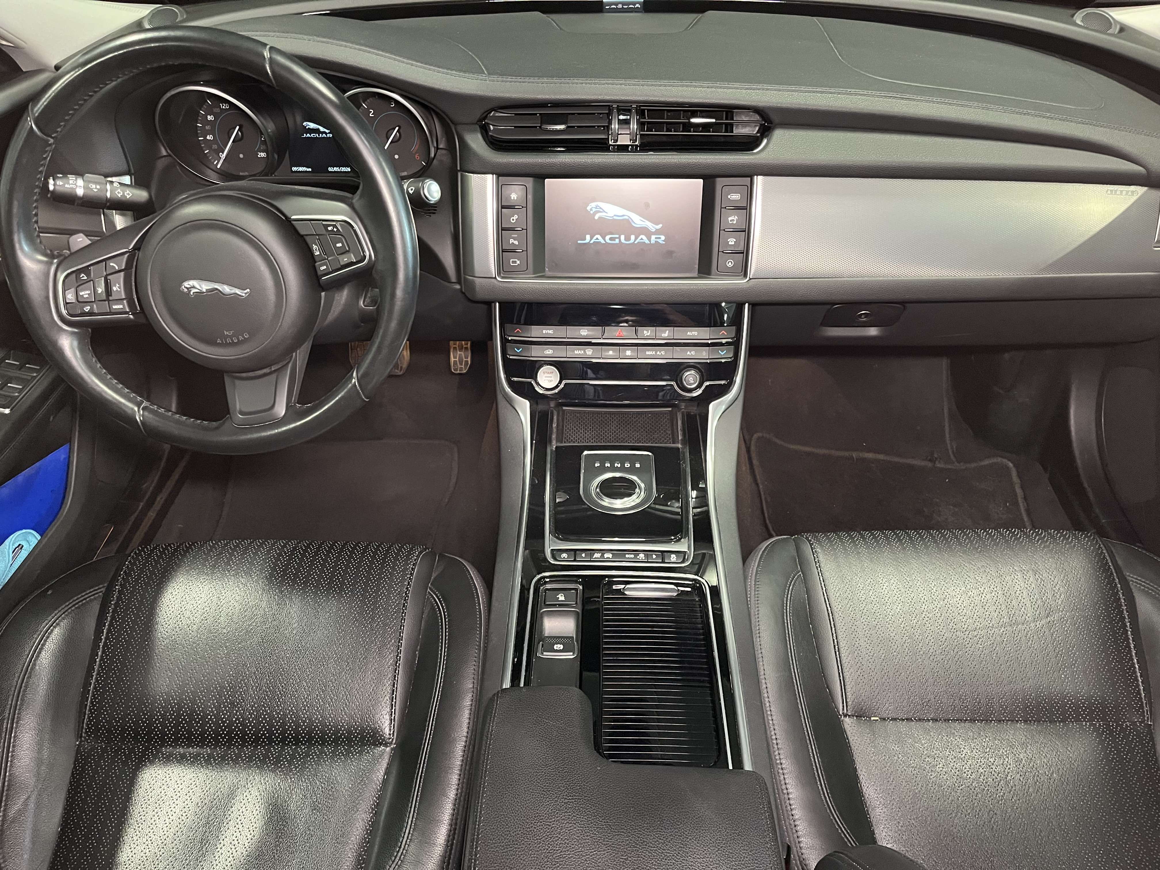 Jaguar XF 2.0 D E-Performance Business Ed. R-Sport.— Cuir — Sièges électriques — Caméra — GPS