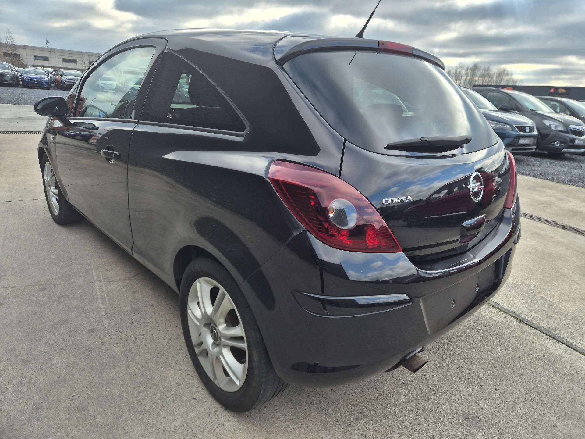Opel Corsa 1.2i Enjoy//SIEGE SPORT//MP3//MARCHAND OU EXPORT