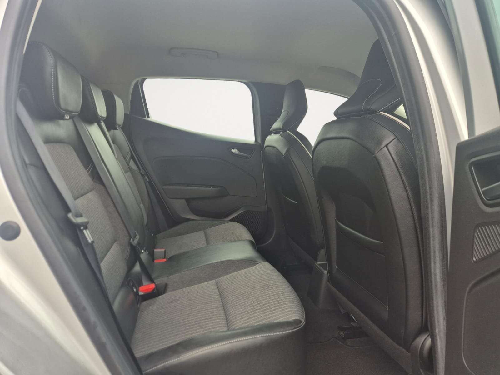 Renault Clio 1.5 Blue dCi Intens / Carplay / Camera / Navigation / Garantie 12 Mois