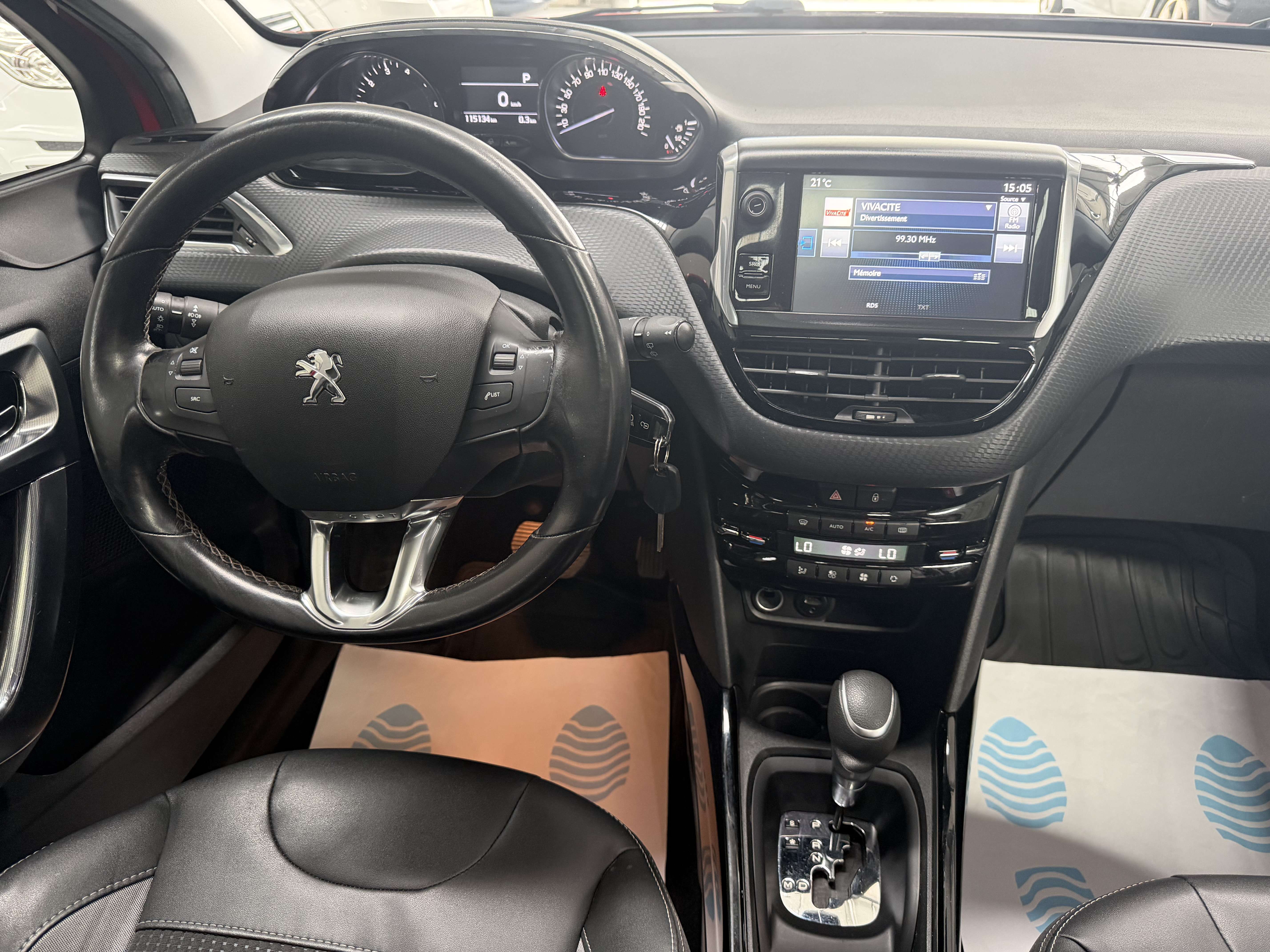 Peugeot 2008 2008 1.2 Essence Pano/AUTOMATIQUE