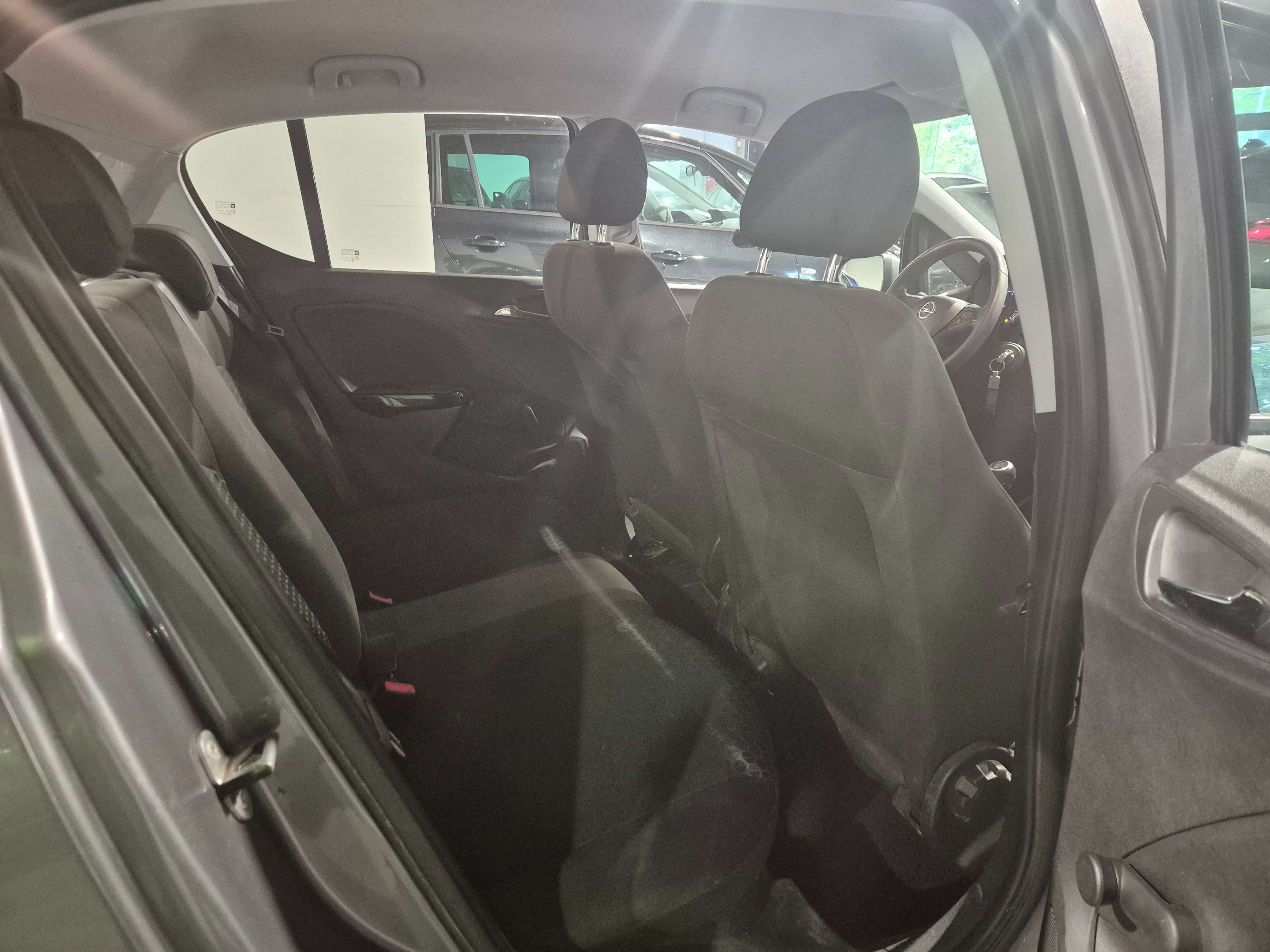 Opel Corsa Corsa 1.2i Black Edition