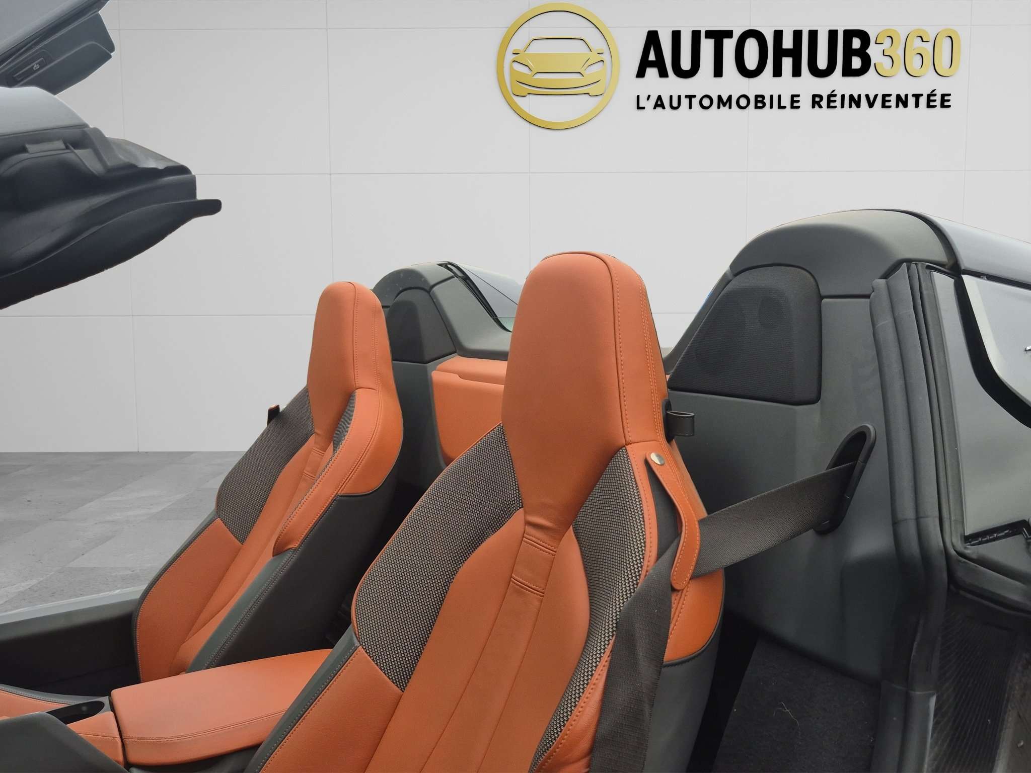 BMW i8 Roadster 11.6 kWh PHEV - 1er Propriétaire Faible KM, Garantie 24 Mois avec Entretien Suivi, RDV au +32472643155