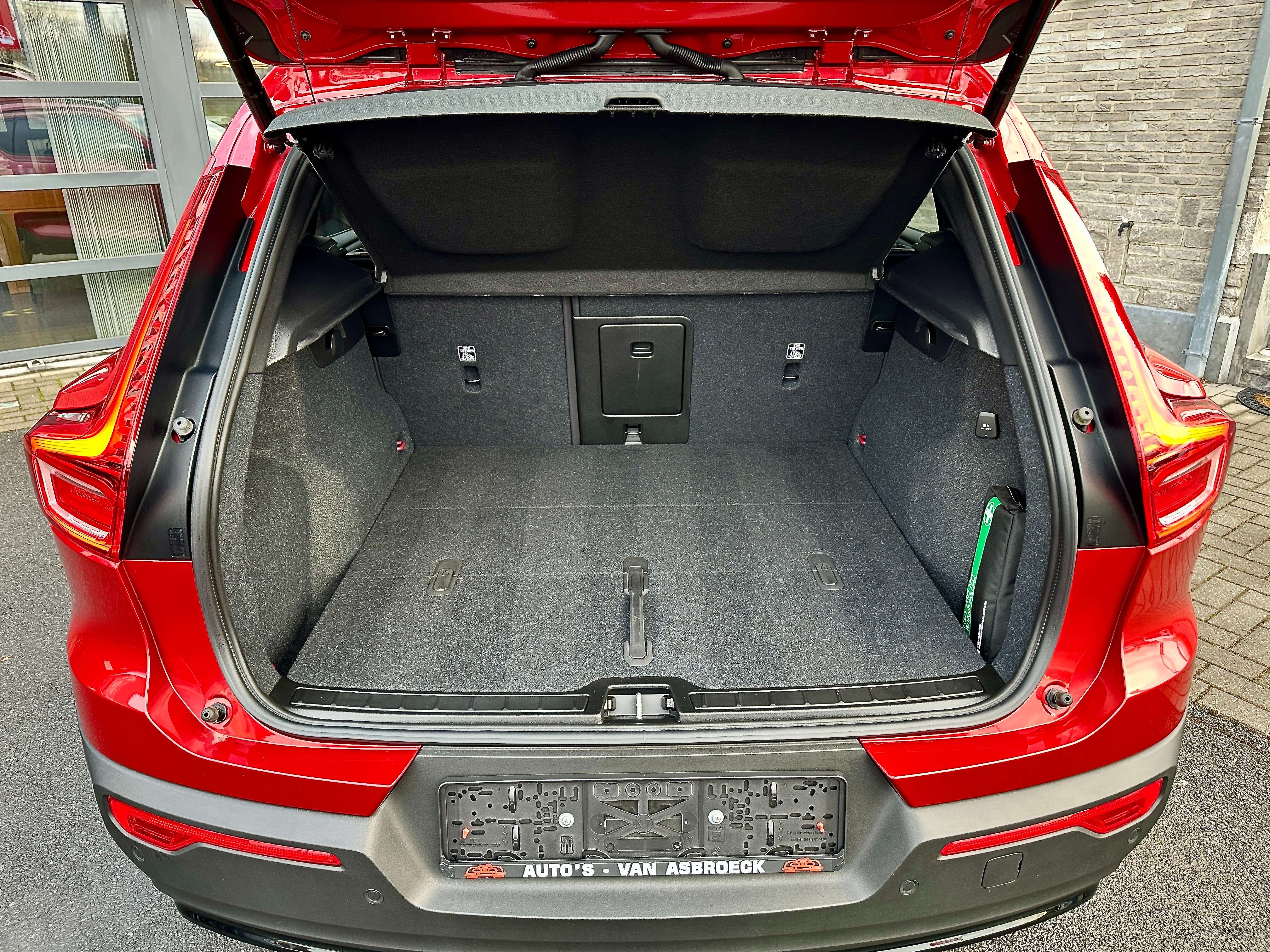 Volvo XC40 XC40 1.5 T2 Plus Limited Edition Dark*FULL OPTION*