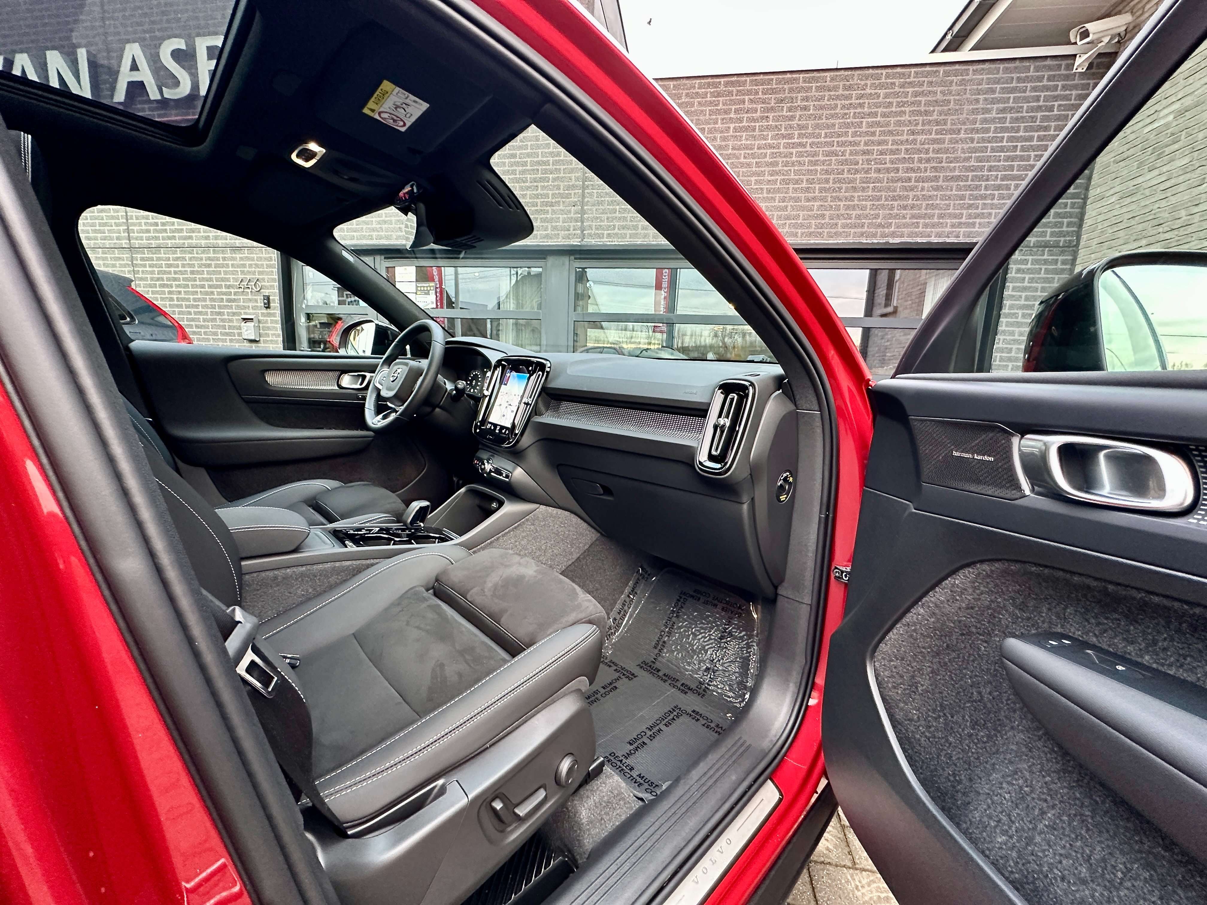 Volvo XC40 XC40 1.5 T2 Plus Limited Edition Dark*FULL OPTION*