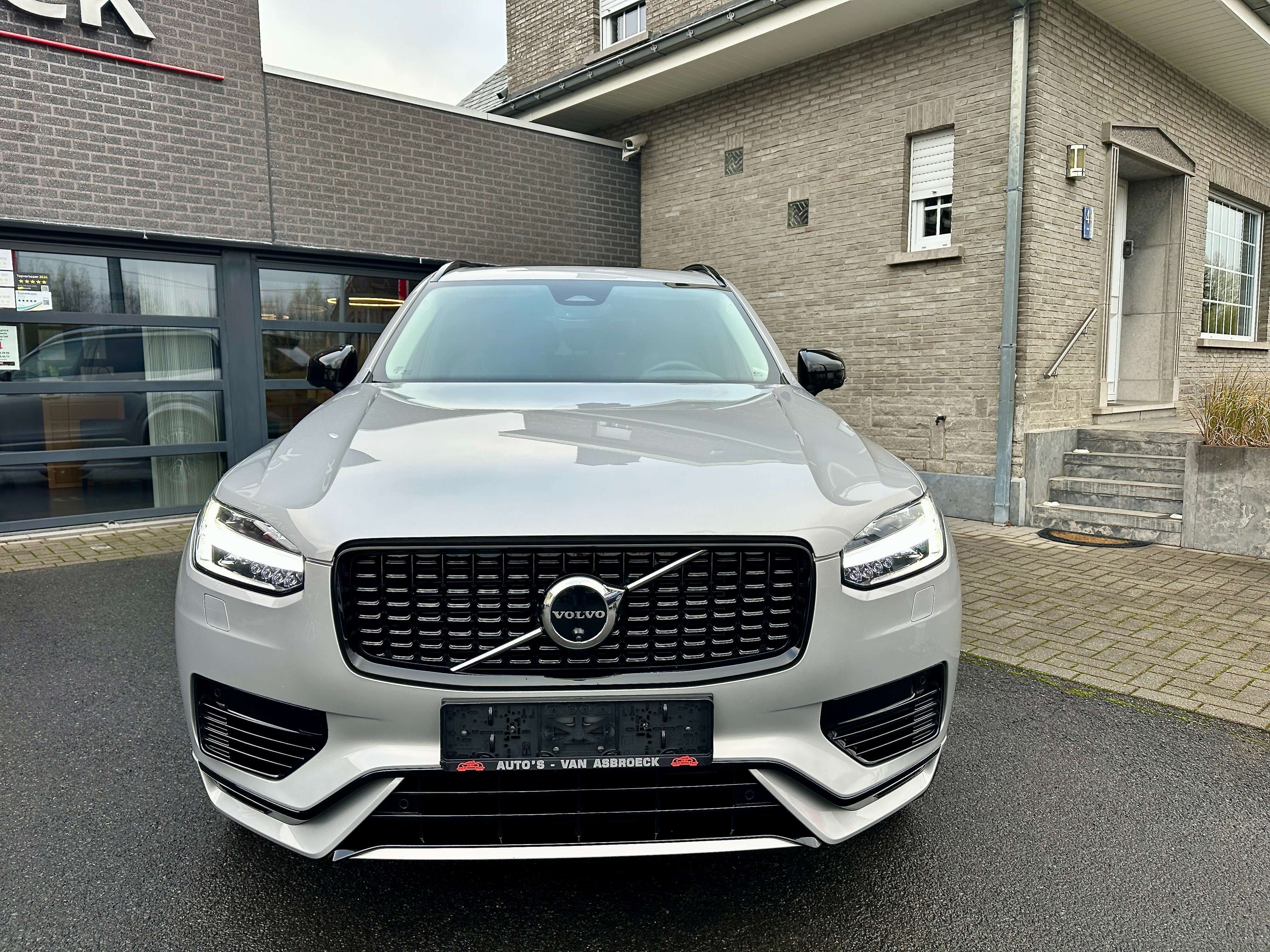 Volvo XC90 T8 AWD Plug-in Hybrid Plus Dark FULL OPTION !