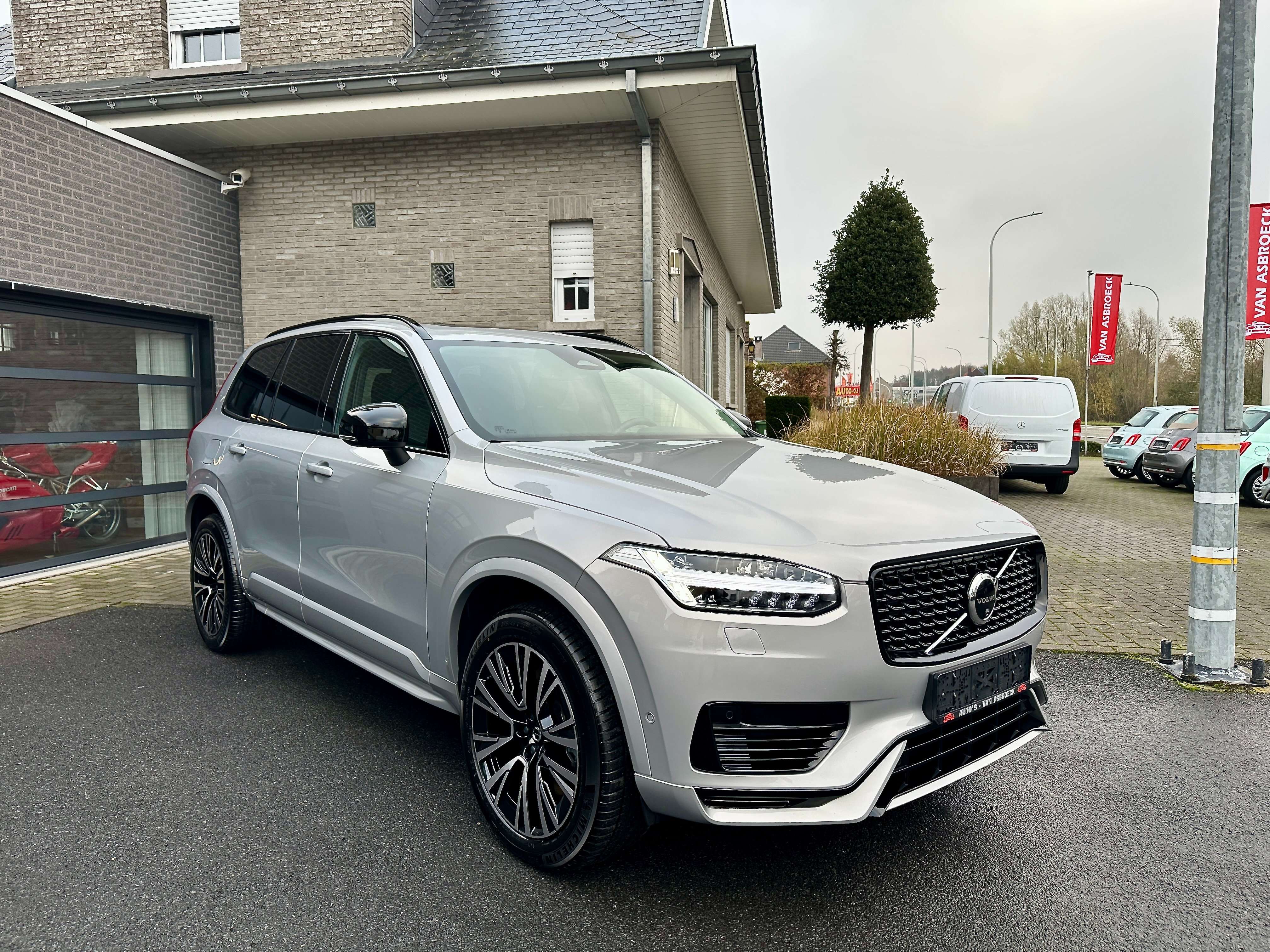 Volvo XC90 T8 AWD Plug-in Hybrid Plus Dark FULL OPTION !