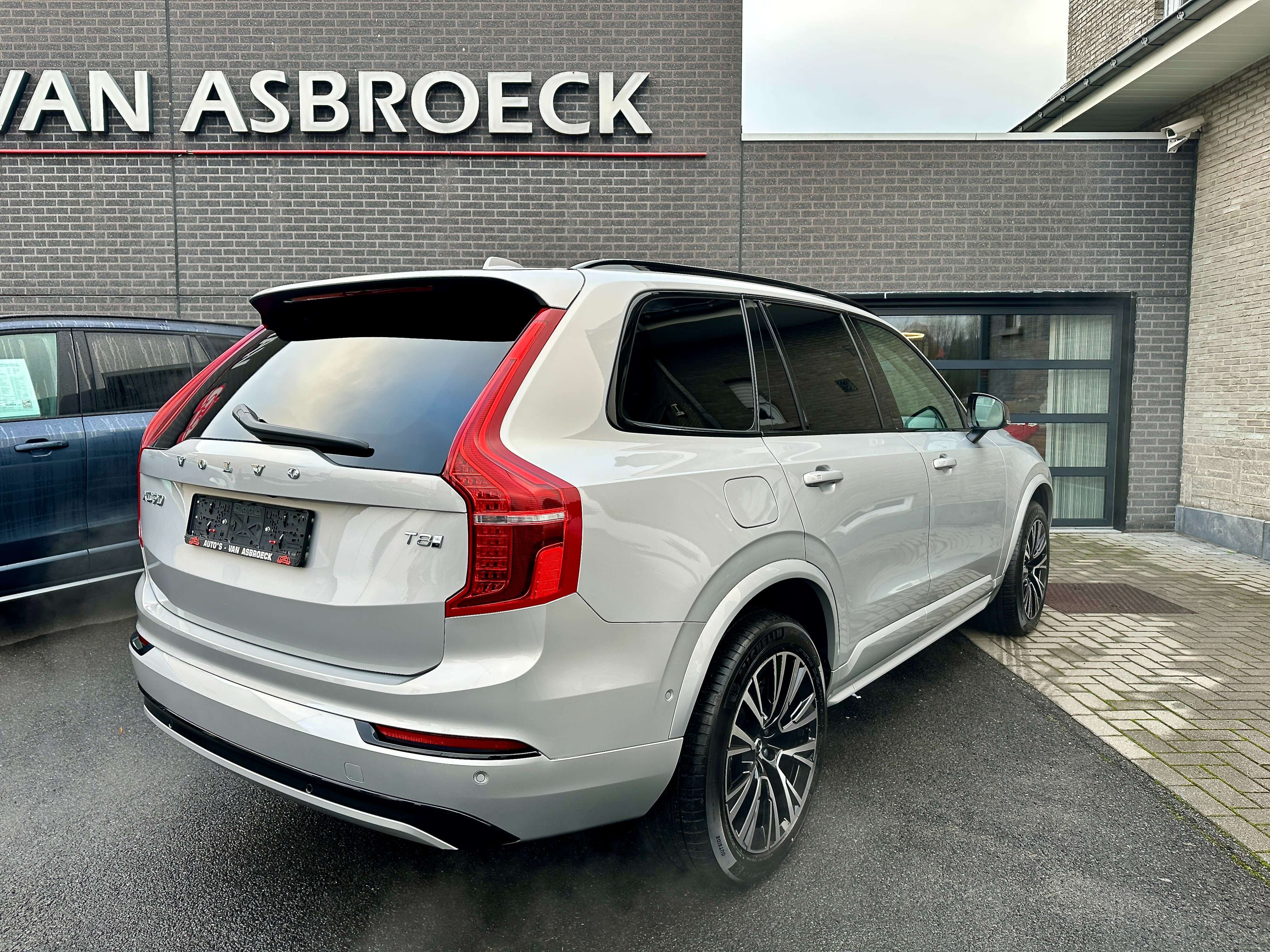Volvo XC90 T8 AWD Plug-in Hybrid Plus Dark FULL OPTION !