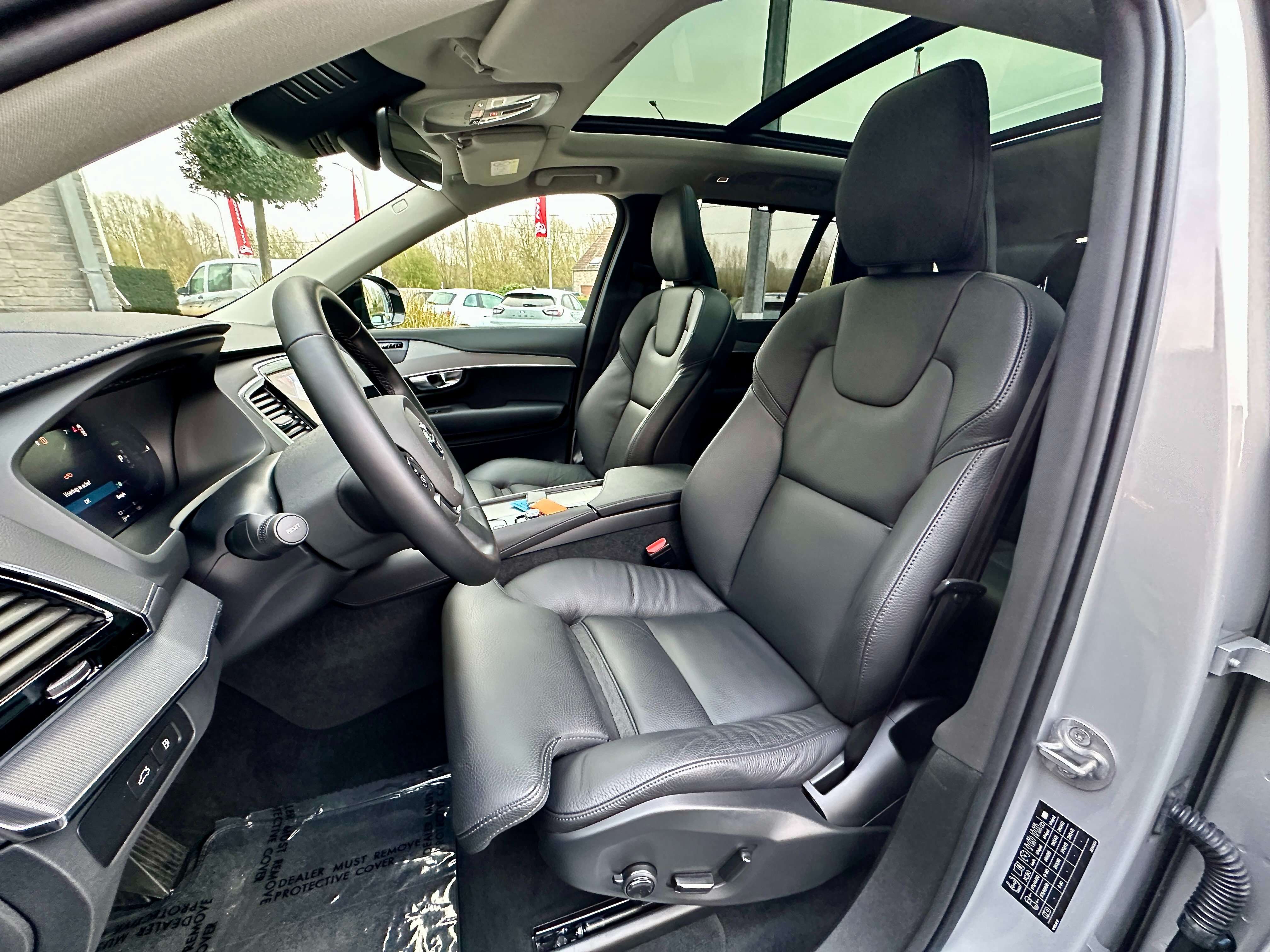 Volvo XC90 T8 AWD Plug-in Hybrid Plus Dark FULL OPTION !