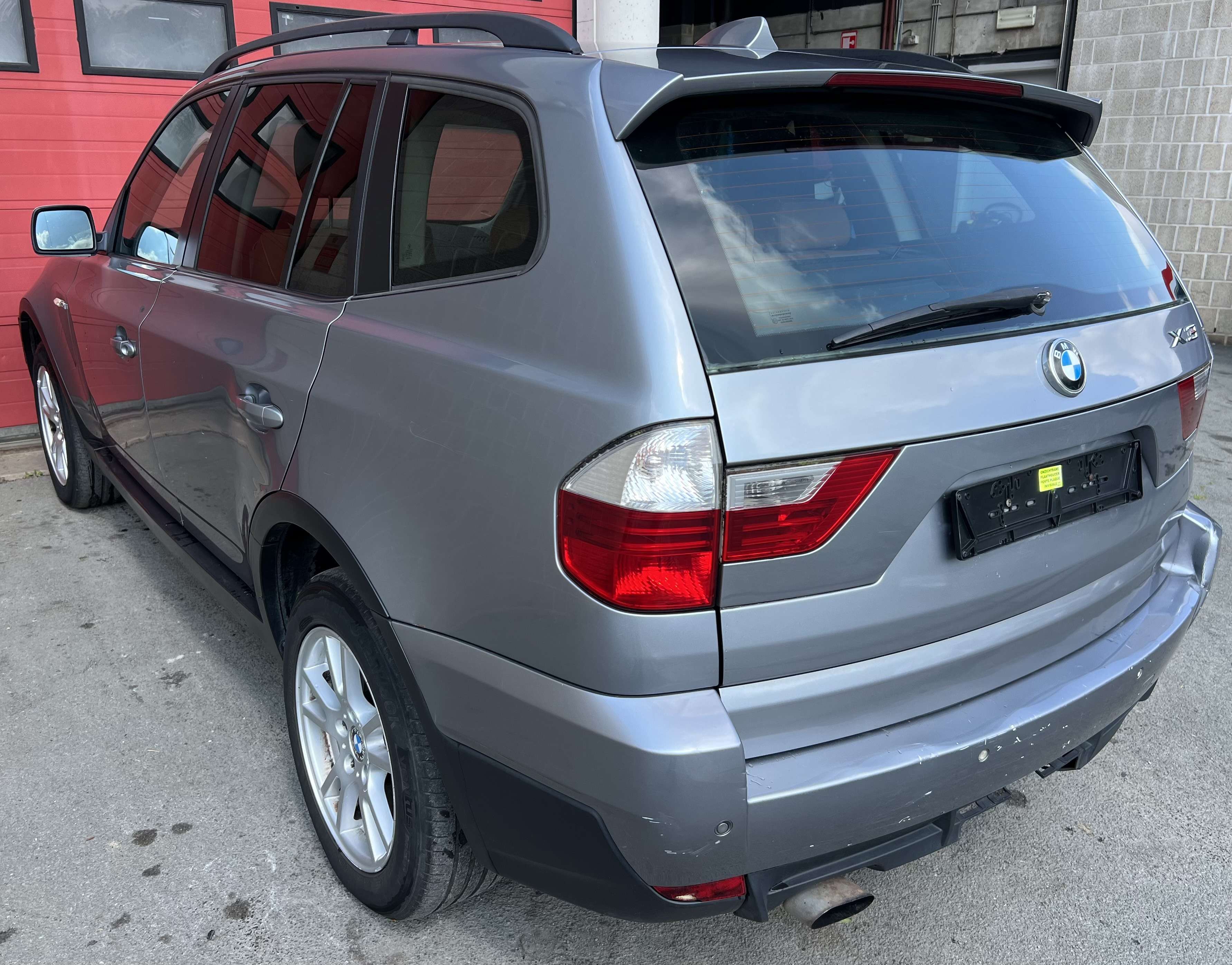 BMW X3 2.0 d + CLIM + CUIR + DÉGATS CAROSSERIE