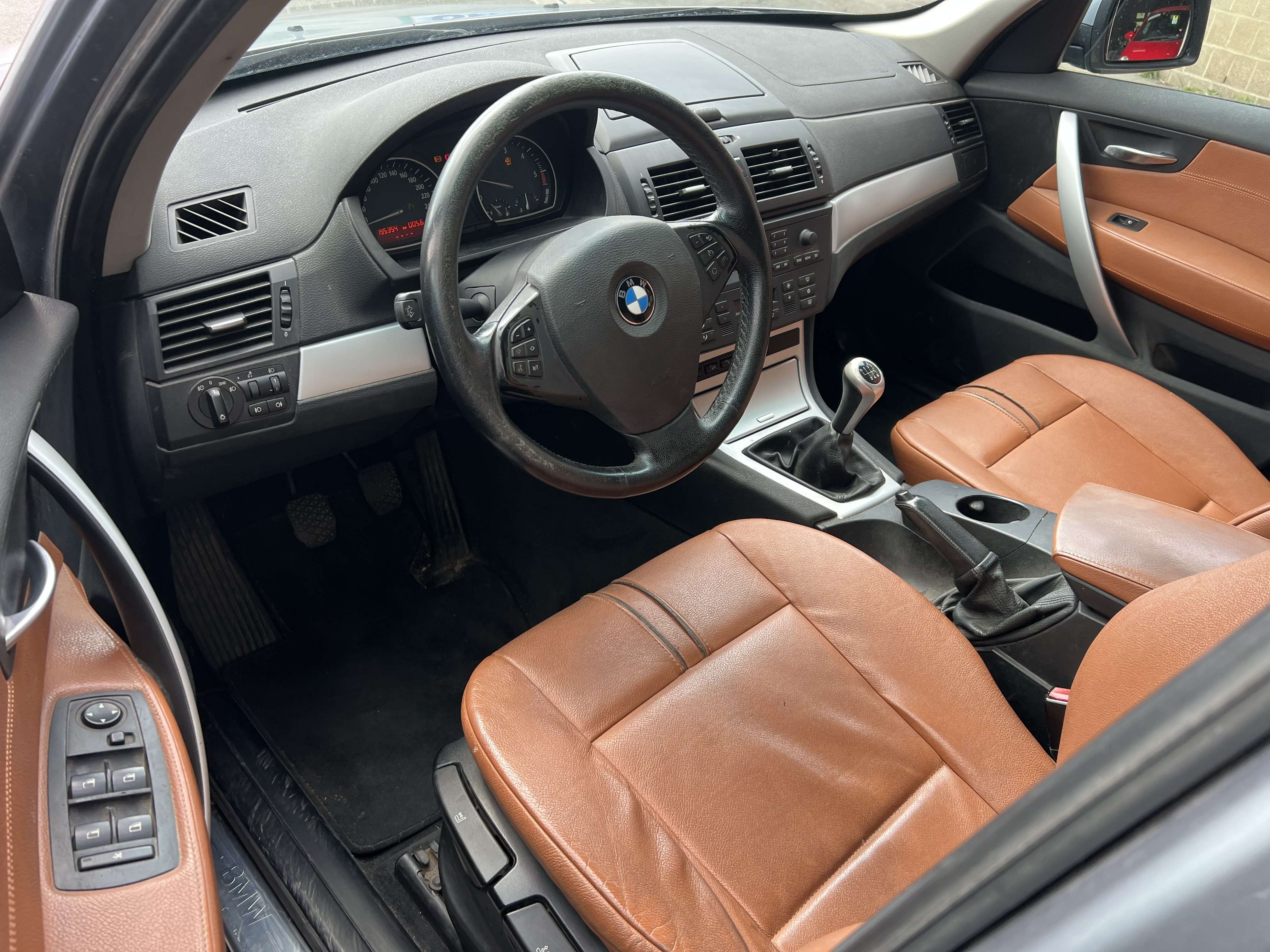 BMW X3 2.0 d + CLIM + CUIR + DÉGATS CAROSSERIE