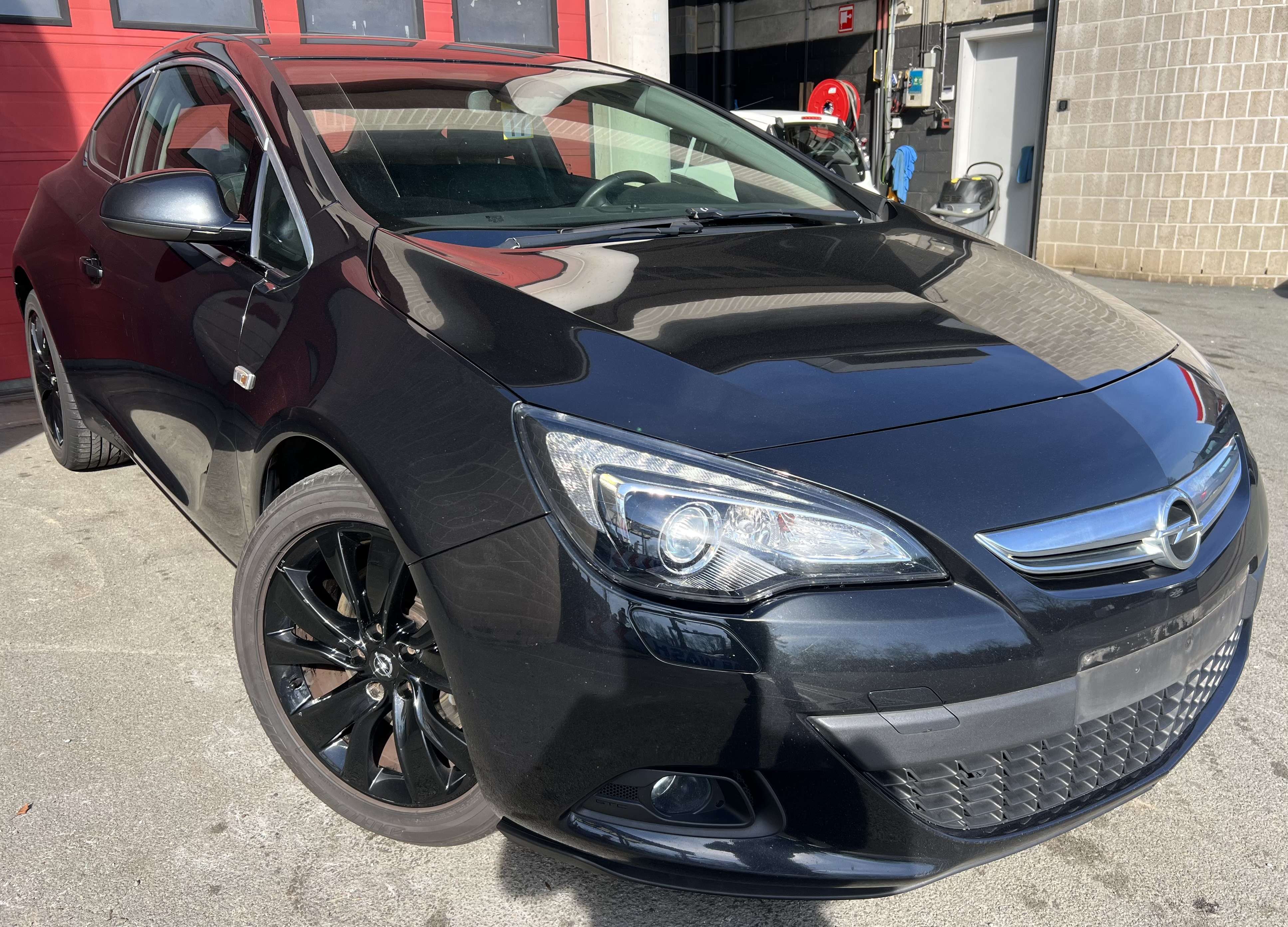 Opel Astra GTC 1.7 CDTi Enjoy Start + NAVI + CLIM