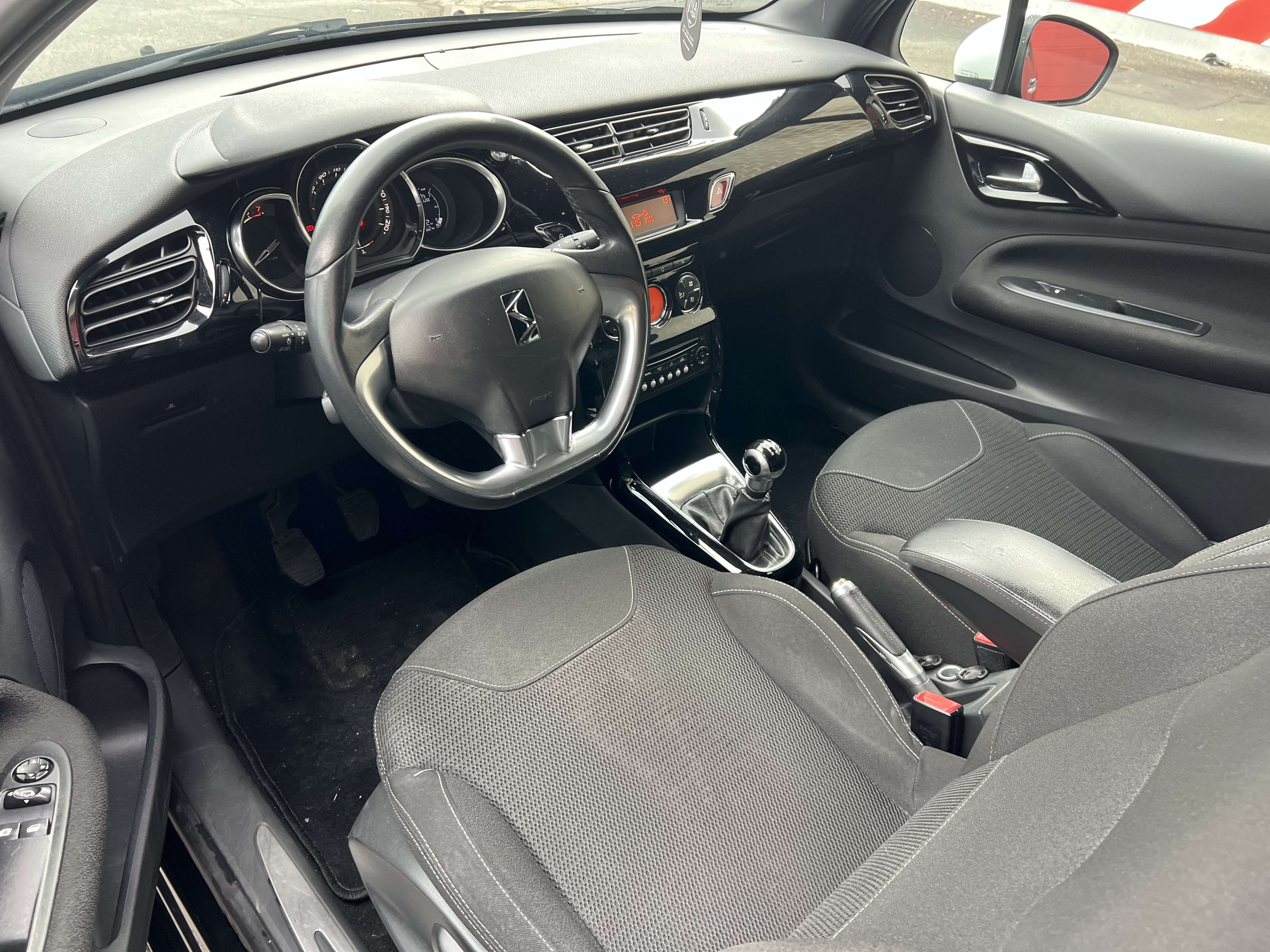 Citroen DS3 1.2 VTi So Chic + CLIM + JANTES