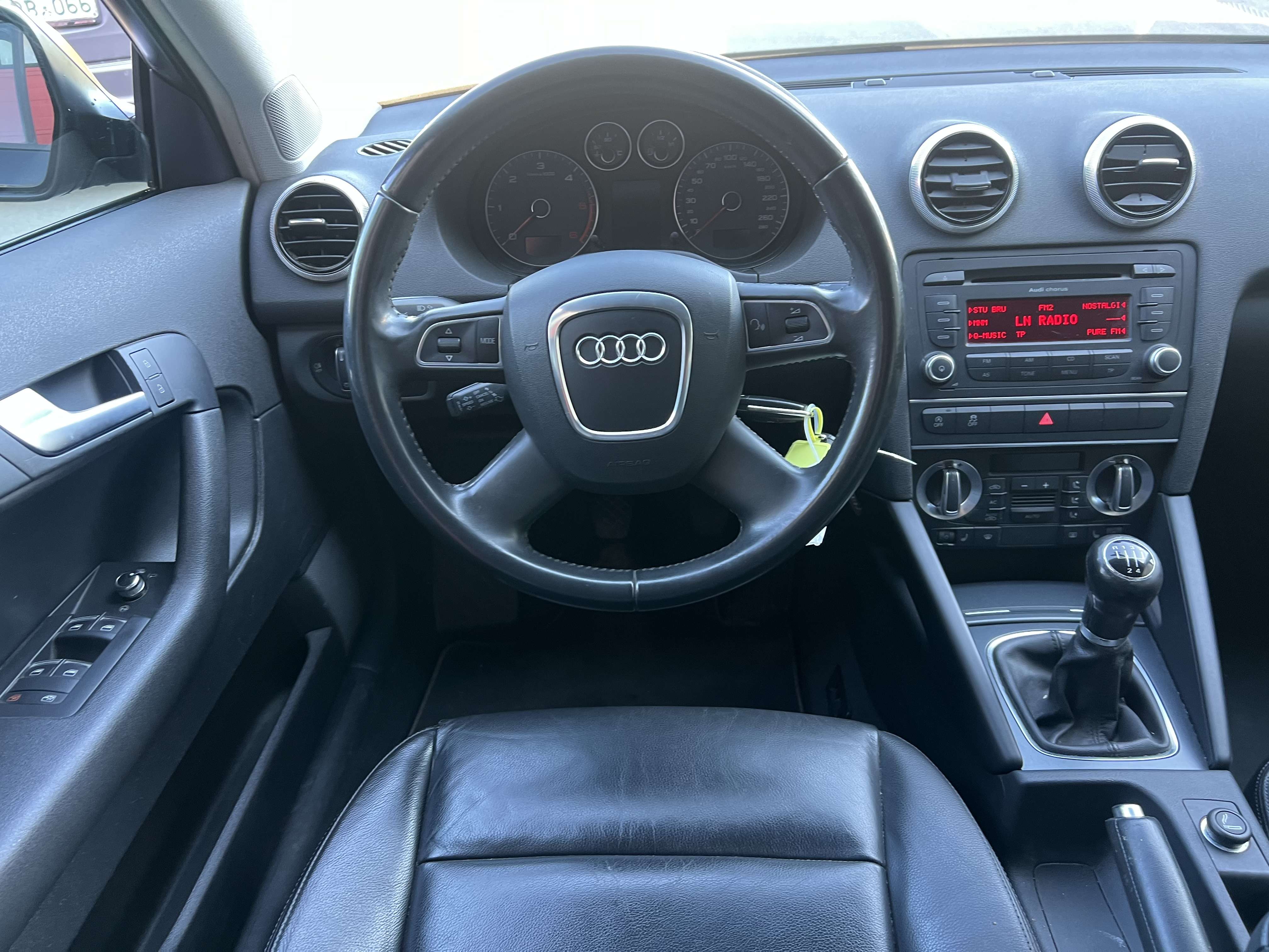 Audi A3 Sportback 1.6 TDi e Attraction DPF + CLIM + CUIR
