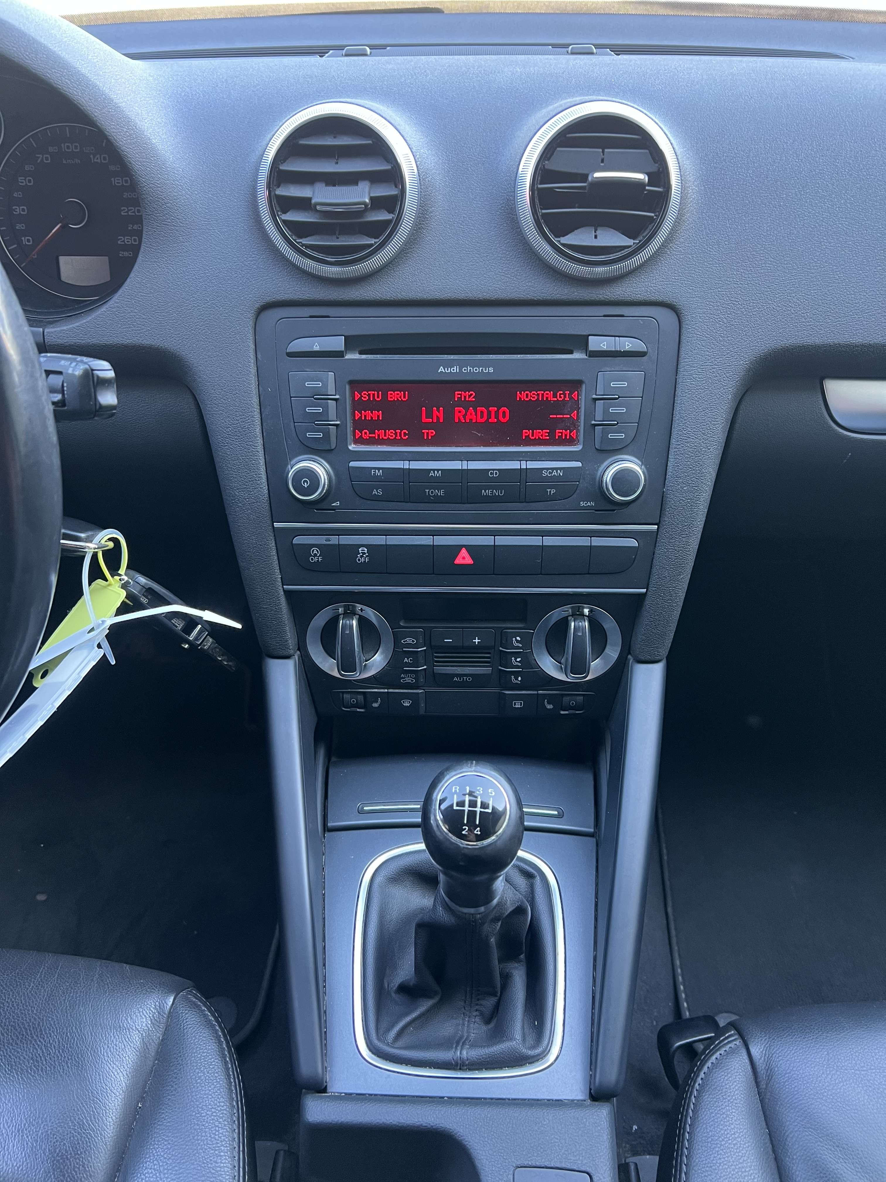Audi A3 Sportback 1.6 TDi e Attraction DPF + CLIM + CUIR