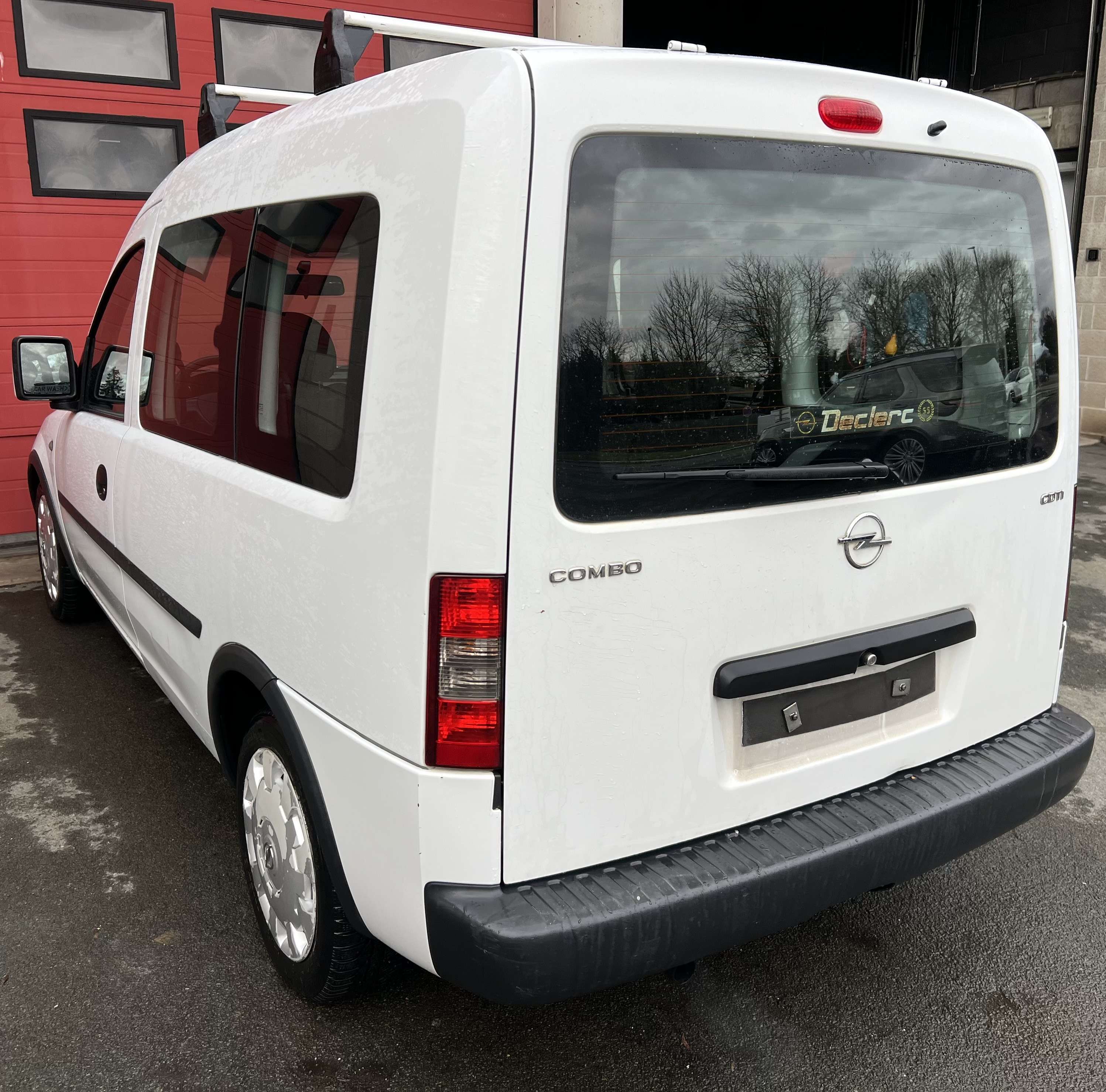 Opel Combo Tour 1.3 DT CDTi Essentia + 5 PLACES