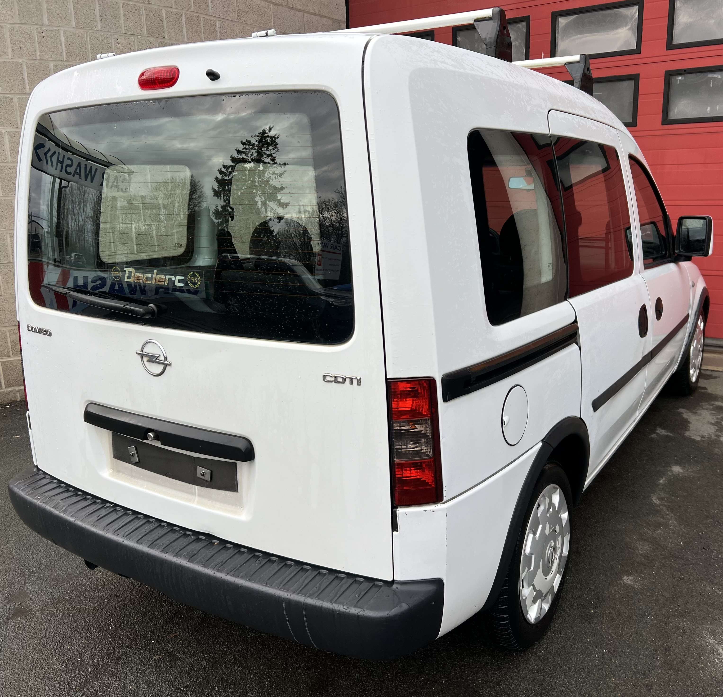 Opel Combo Tour 1.3 DT CDTi Essentia + 5 PLACES