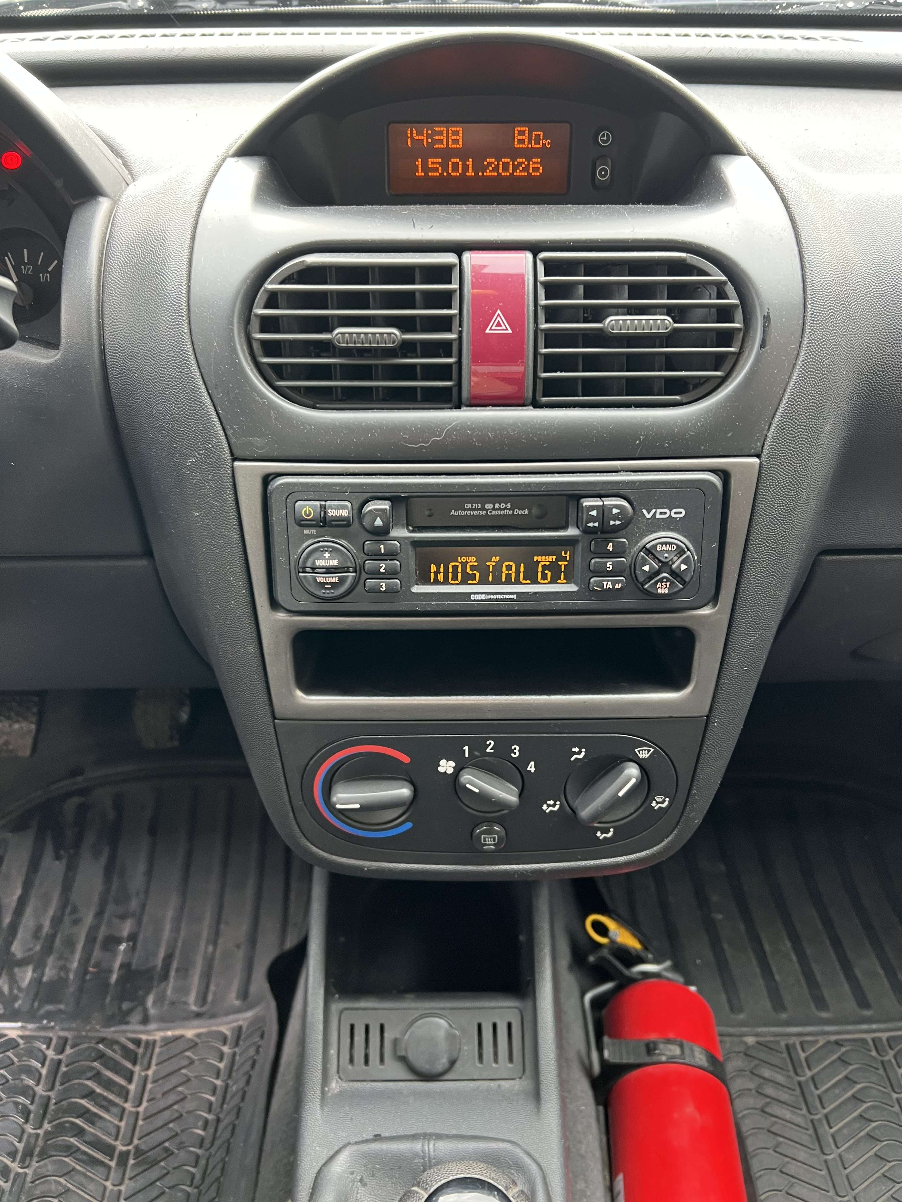 Opel Combo Tour 1.3 DT CDTi Essentia + 5 PLACES
