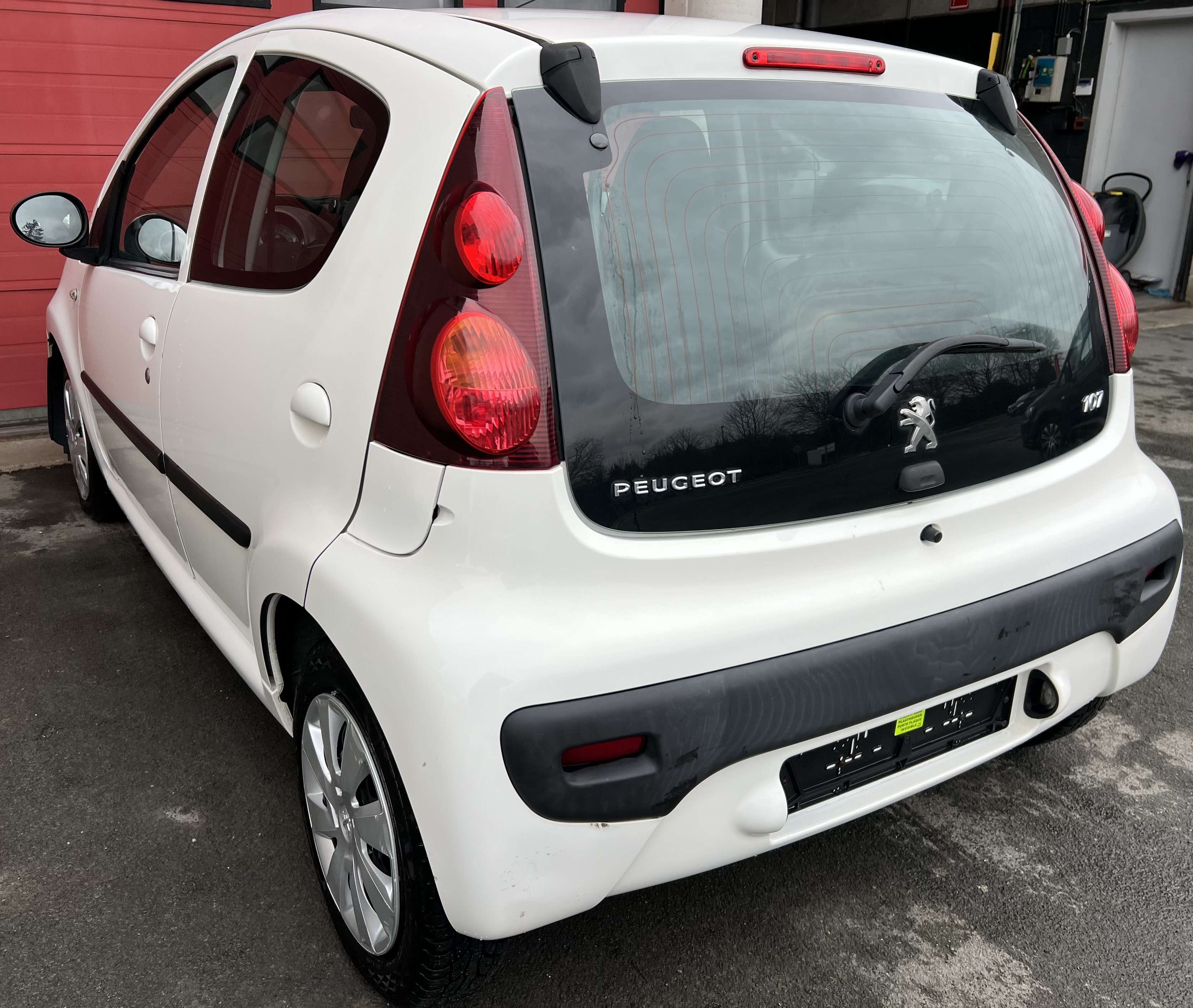 Peugeot 107 1.0i Envy + CAR-PASS + GARANTIE